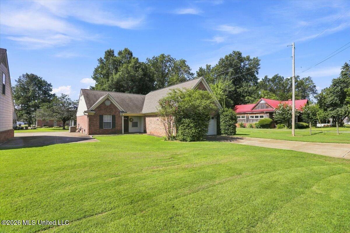 1744 Old Commerce Road Property Photo 3
