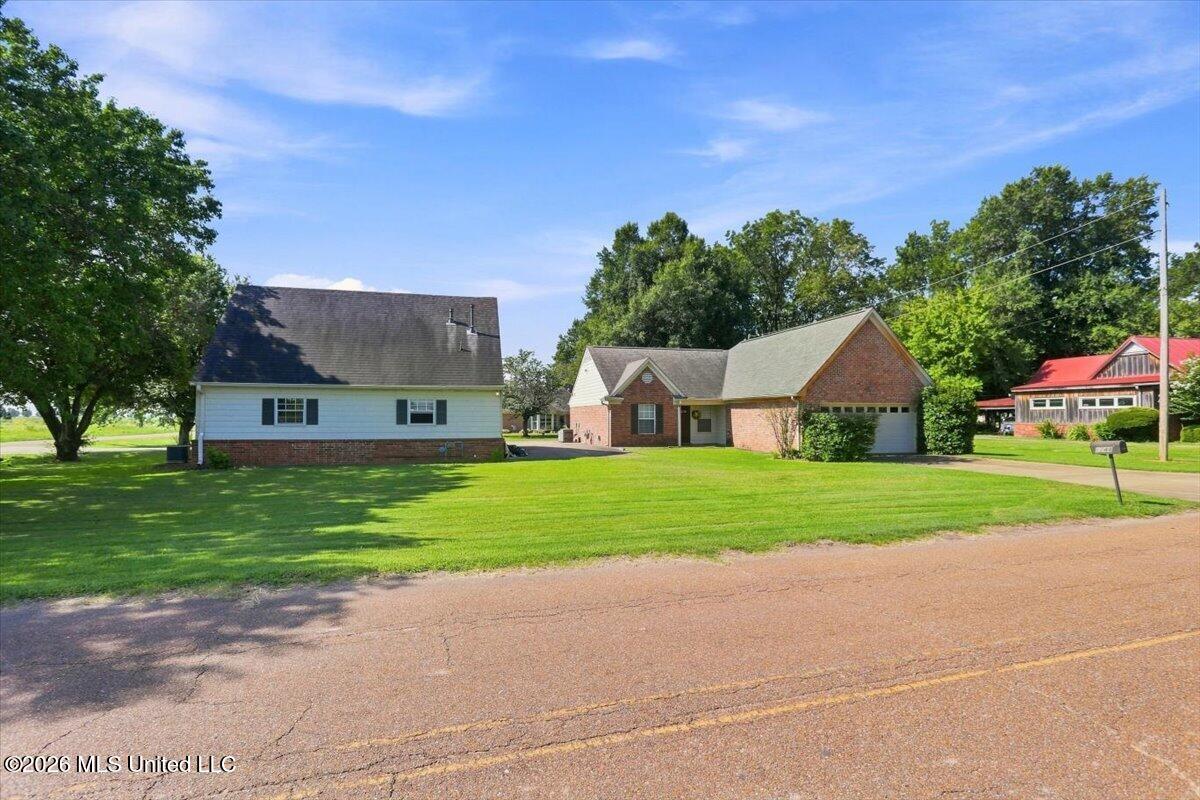 1744 Old Commerce Road Property Photo 5