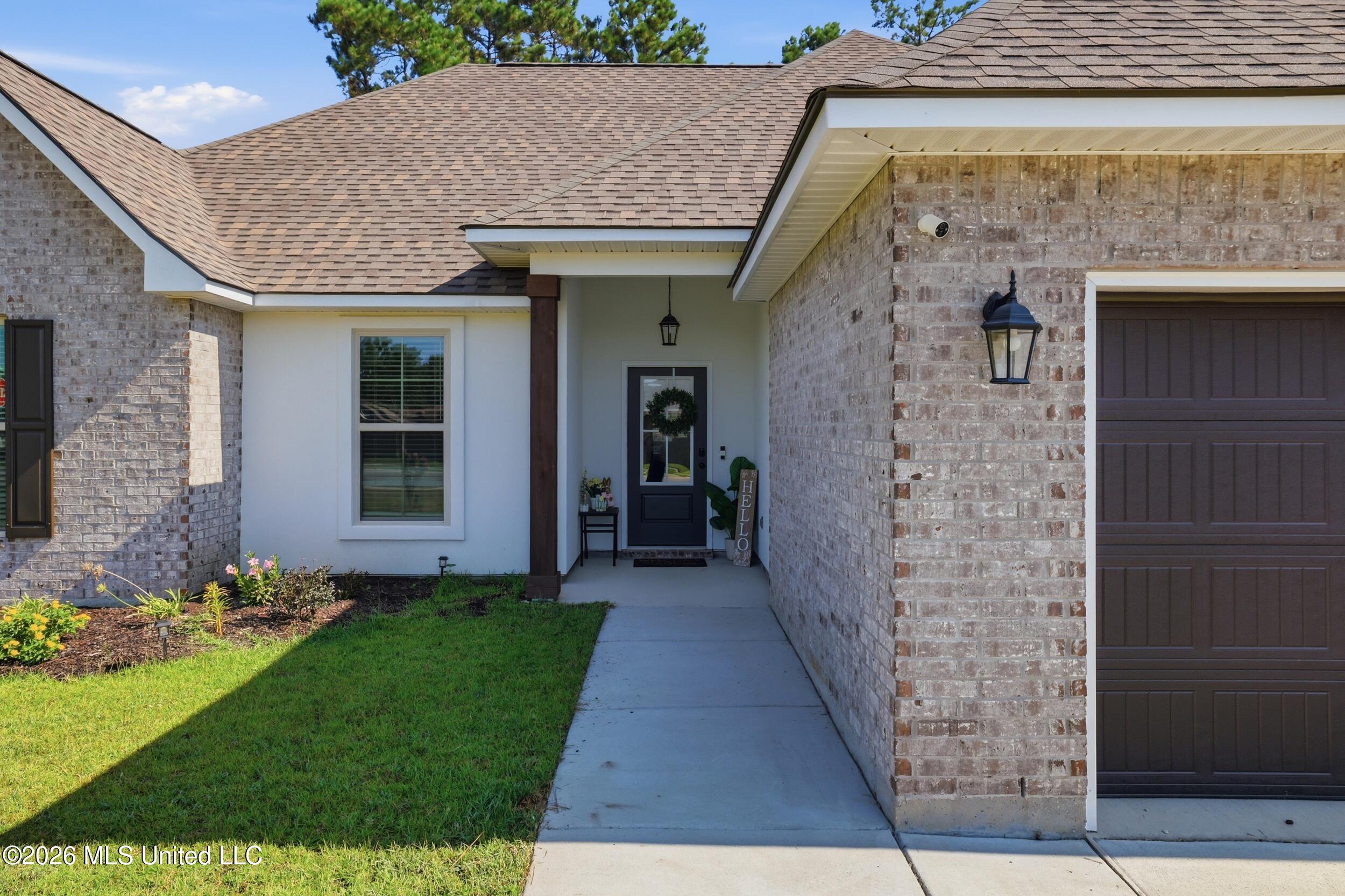 880 Leeward Drive Property Photo 2