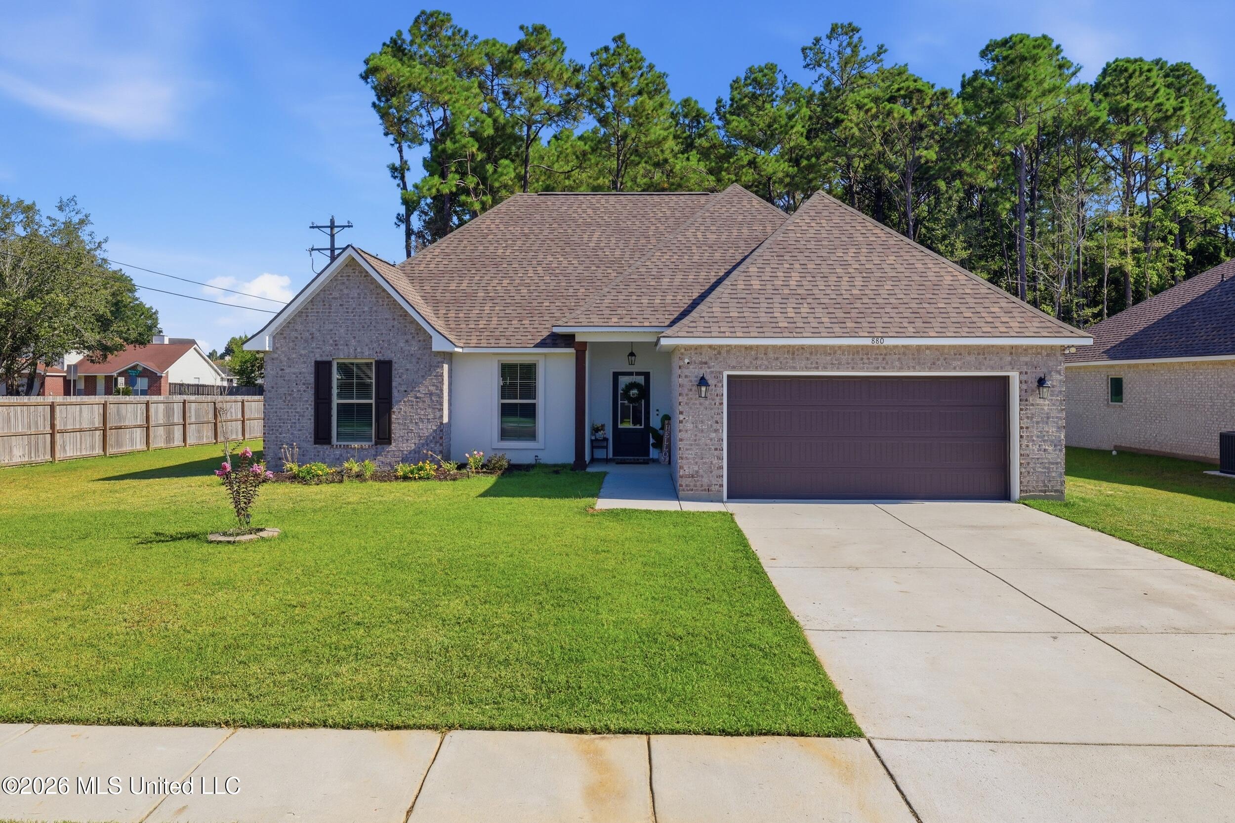 880 Leeward Drive Property Photo 3