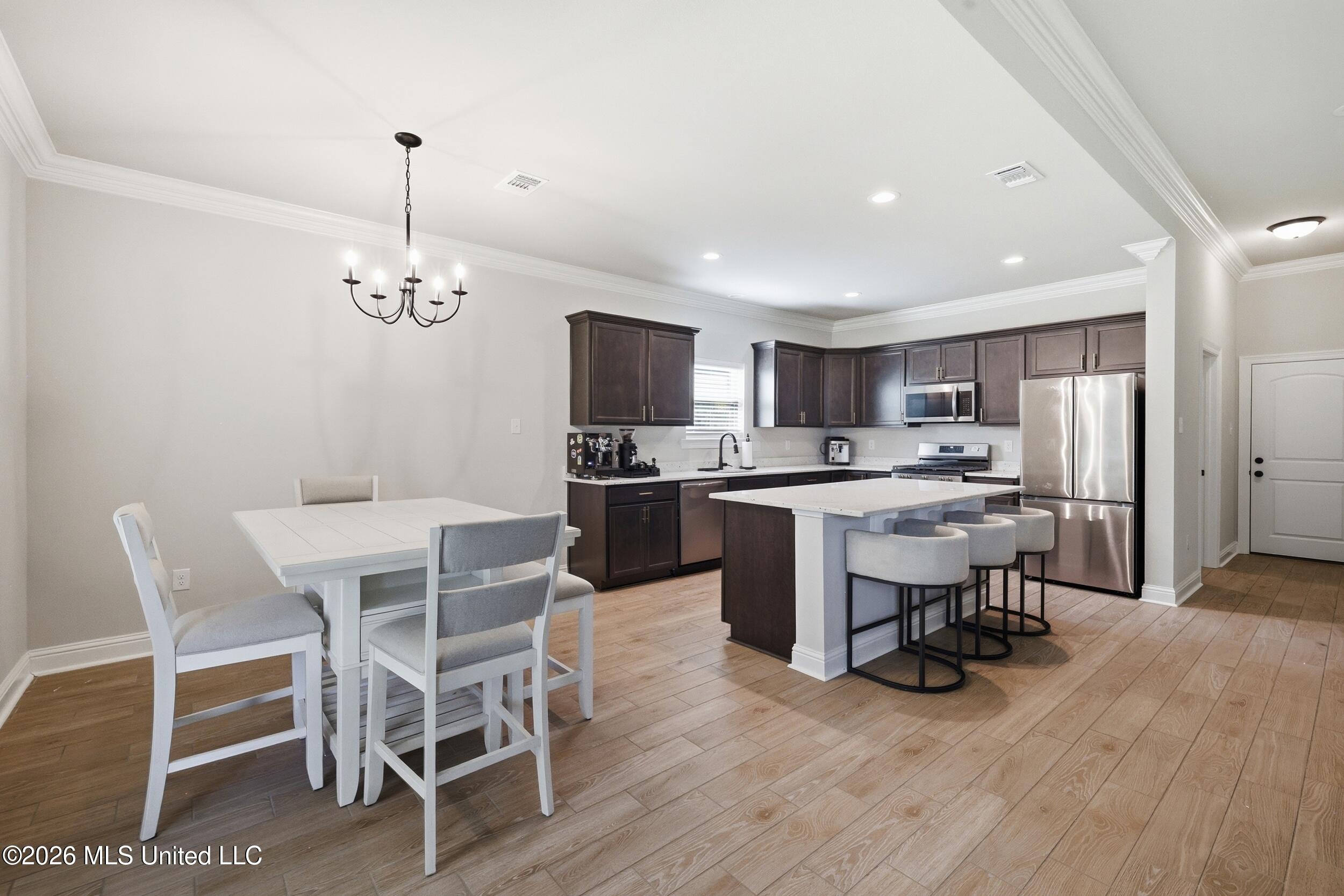 880 Leeward Drive Property Photo 8