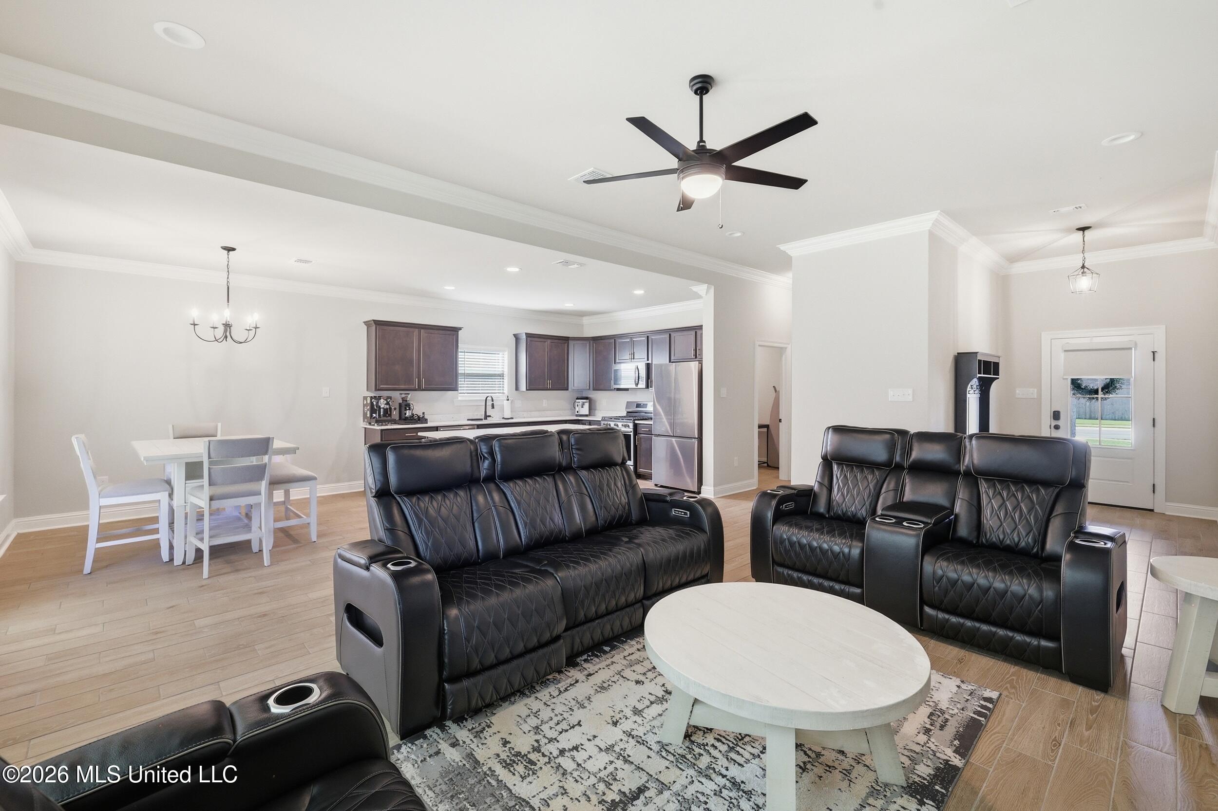 880 Leeward Drive Property Photo 11
