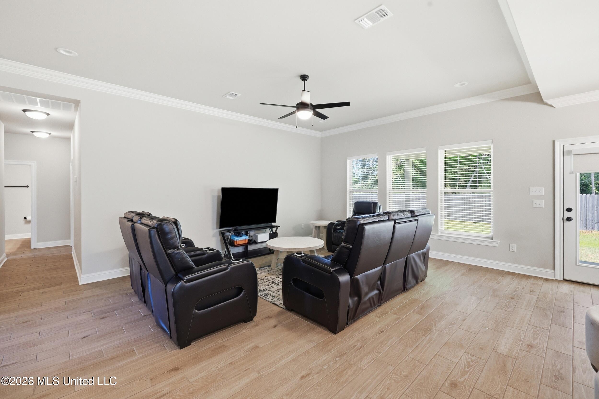 880 Leeward Drive Property Photo 12