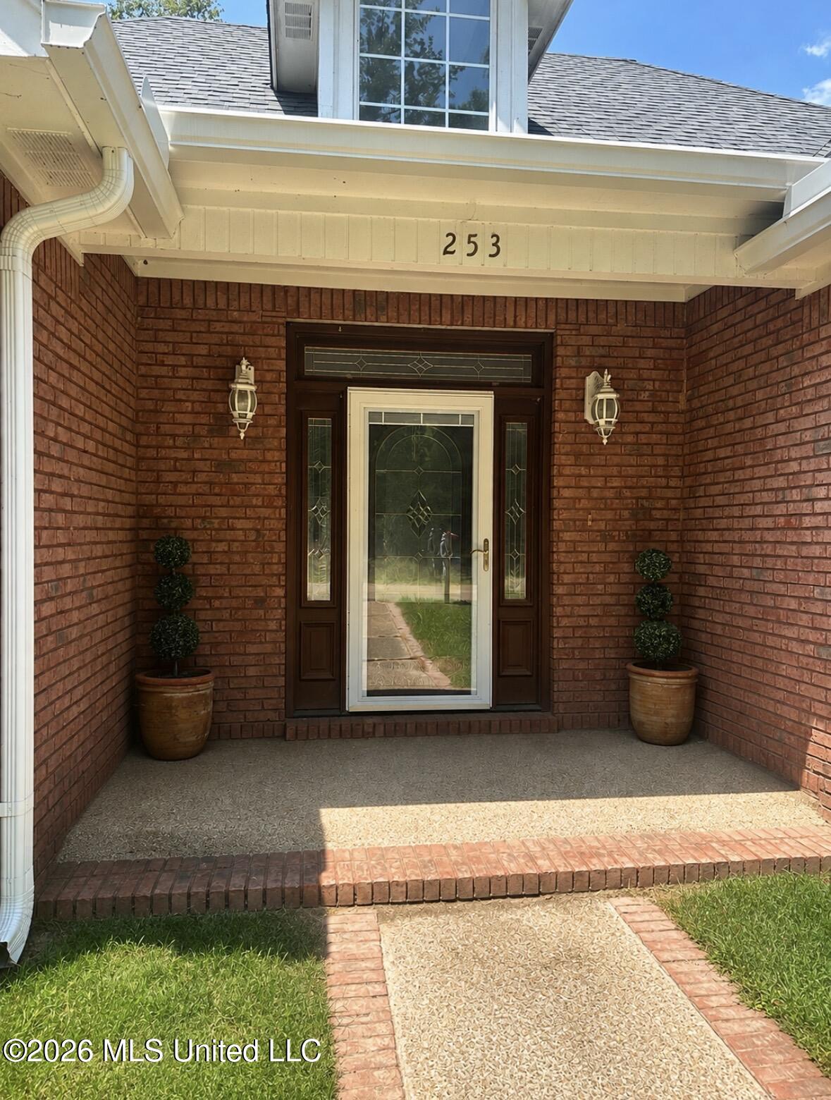 253 Windmere Drive Property Photo 2