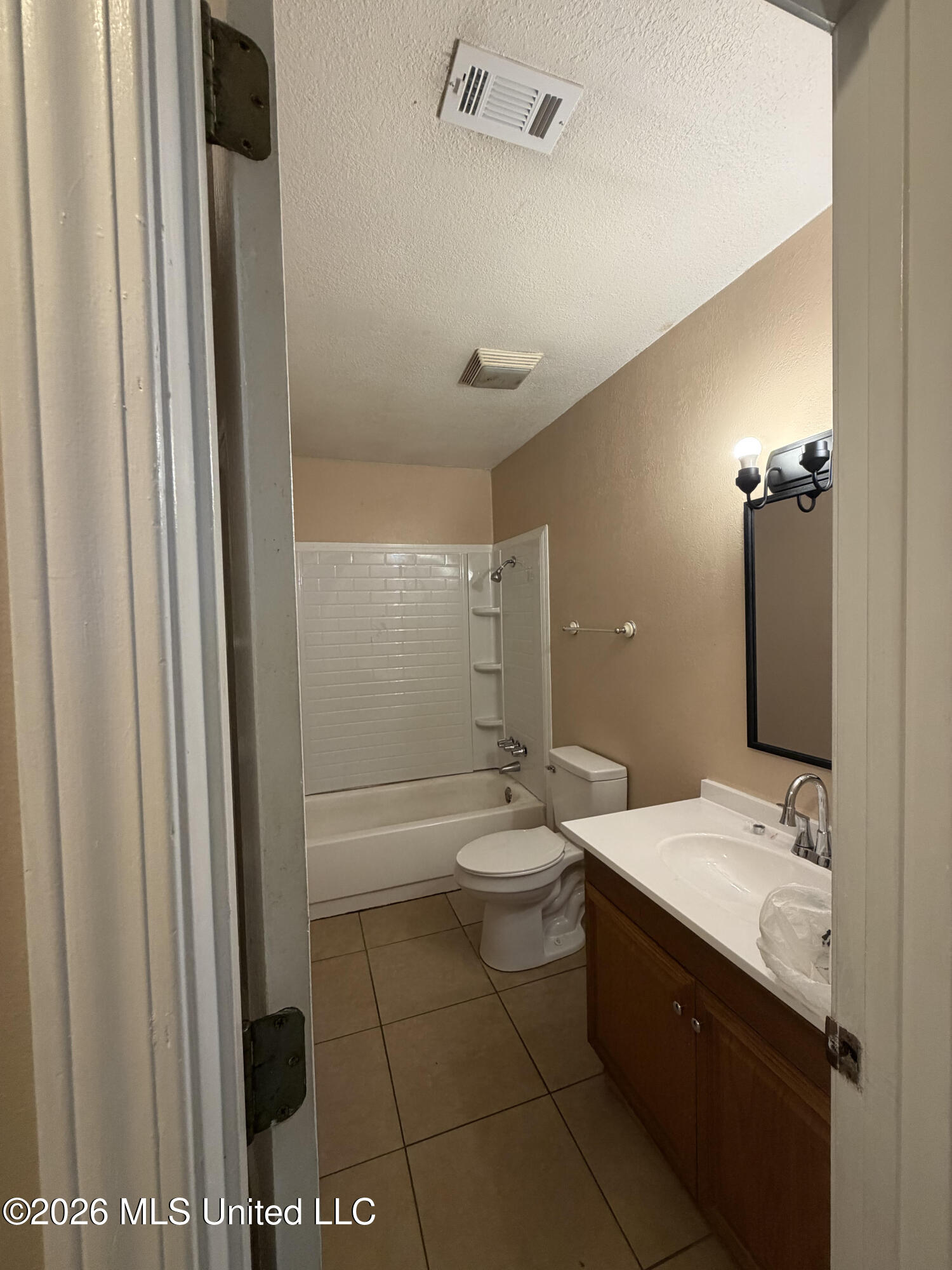 3853 Jeffery Road Property Photo 9