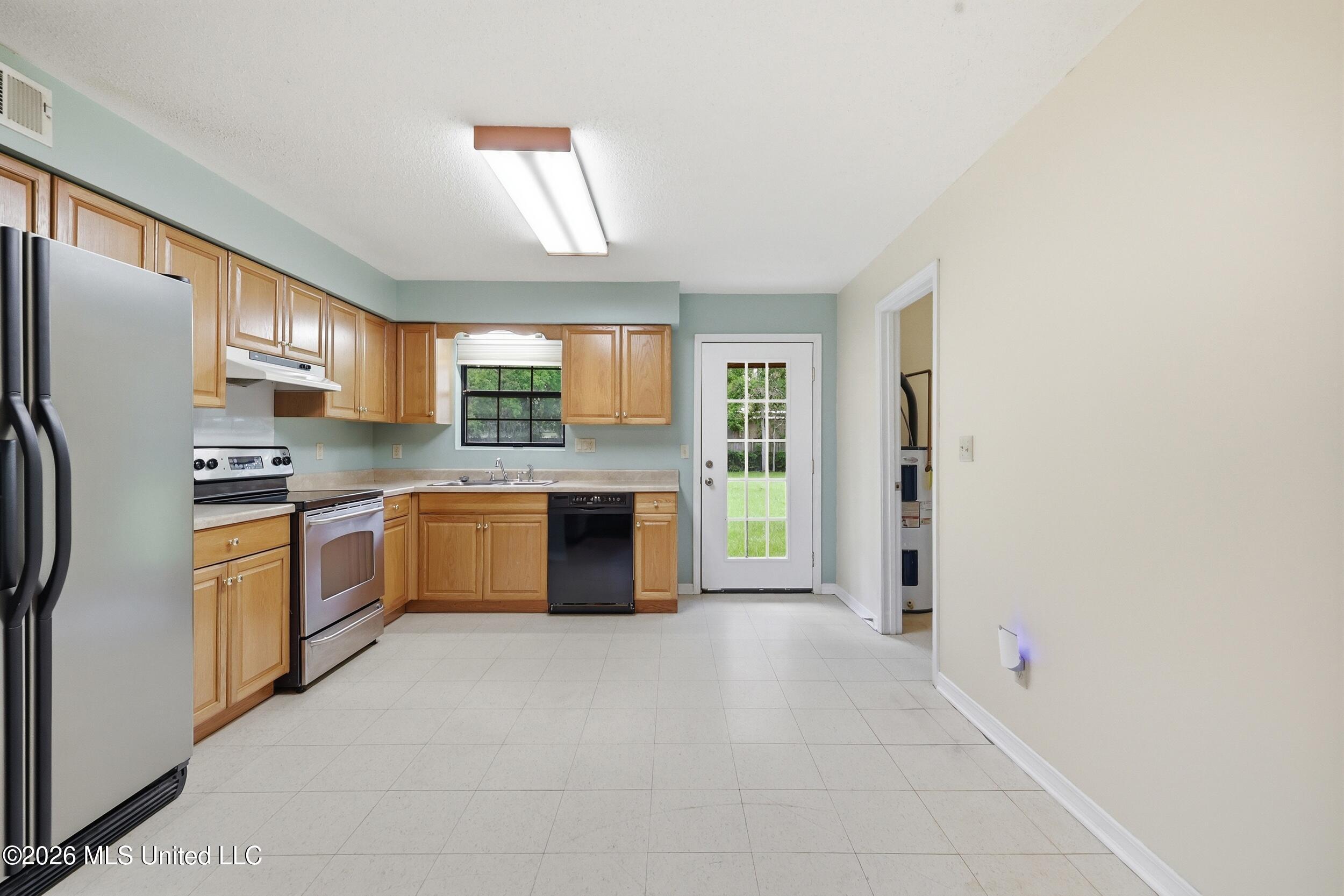 815 Amar Street Property Photo 4