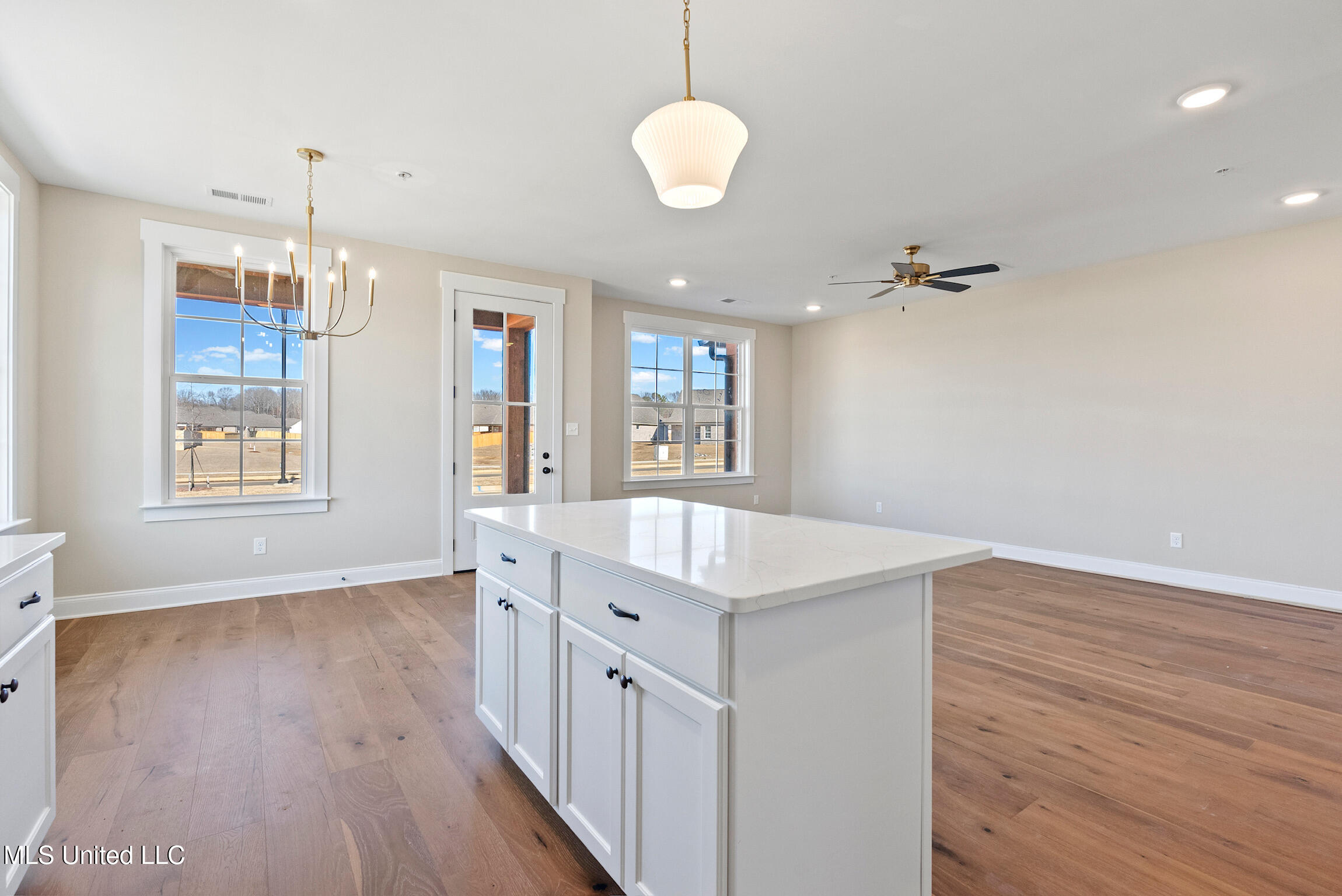 695 Bolivar Drive Property Photo 10