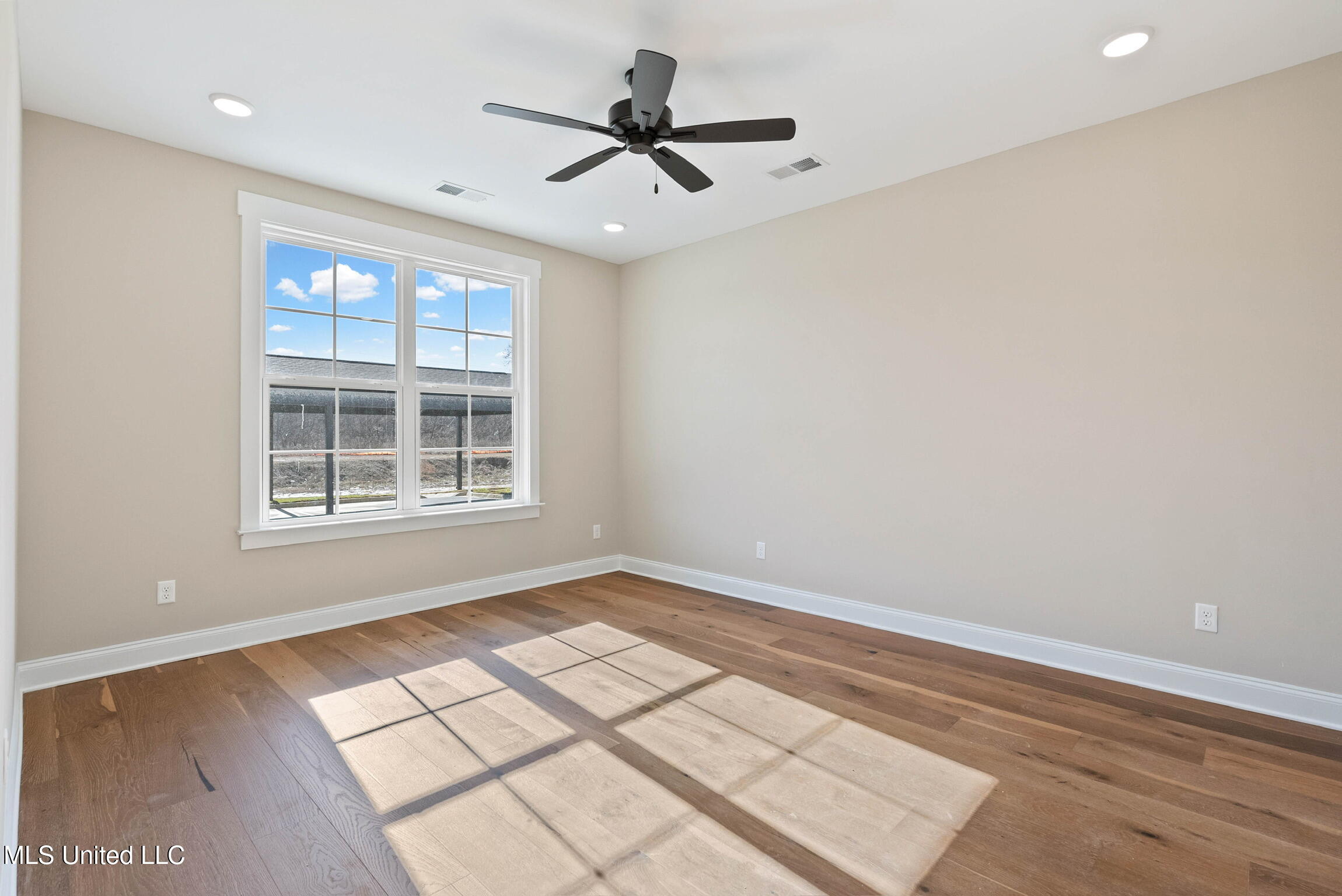 695 Bolivar Drive Property Photo 12