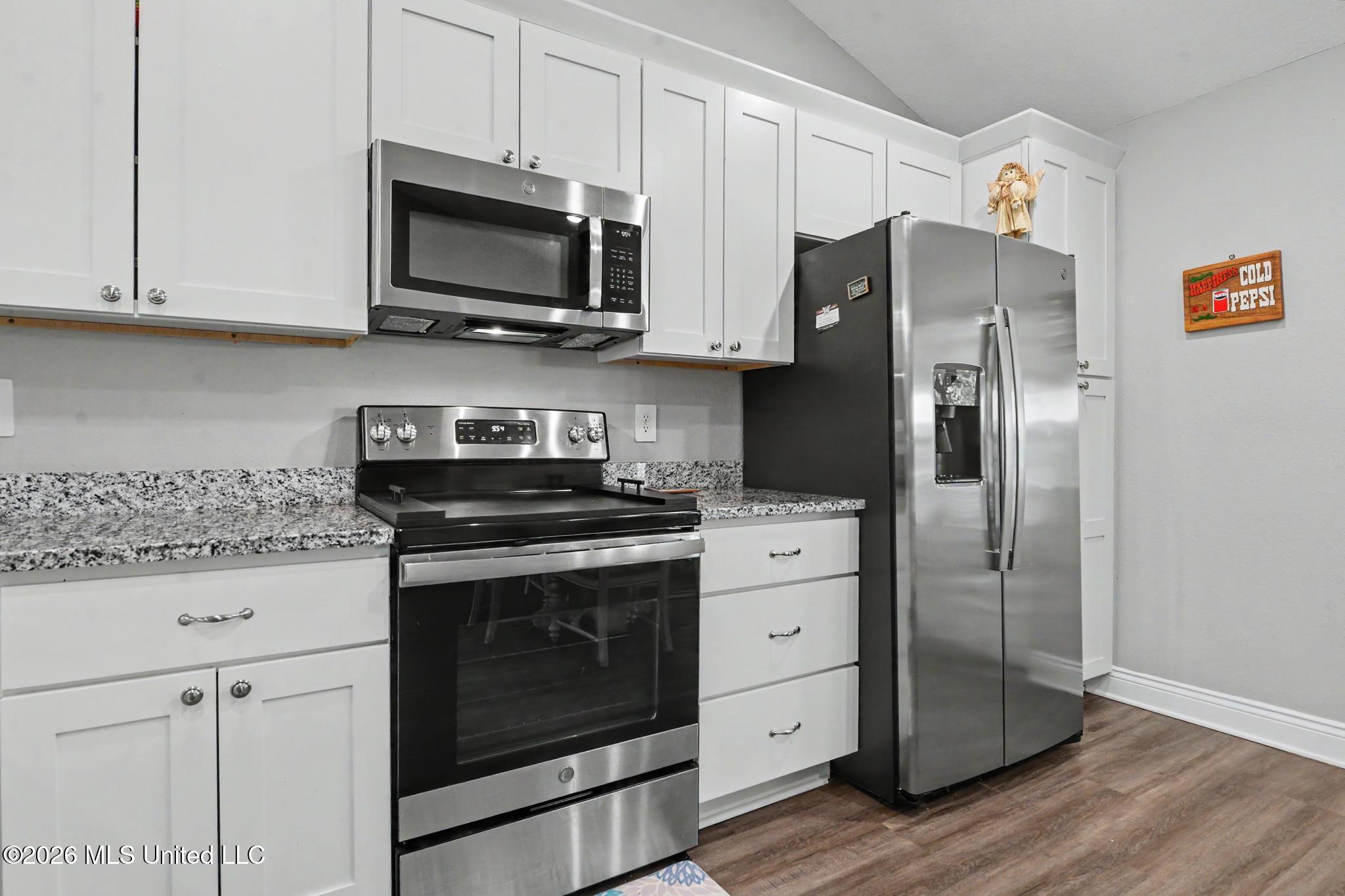 28 Cascade Cove Property Photo 8
