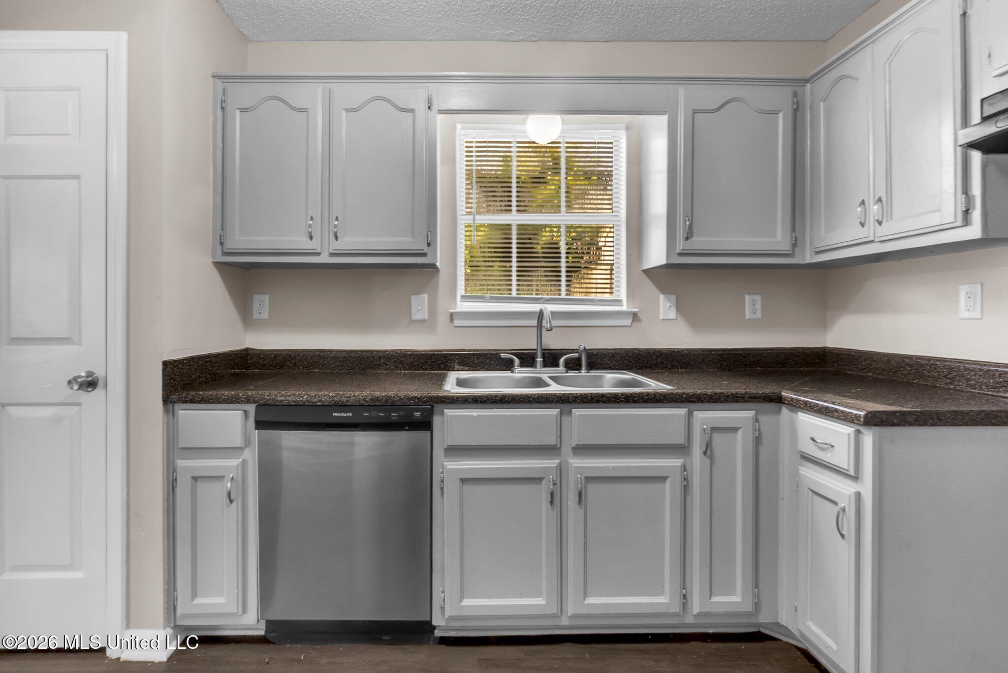 10101 Stephenson Lane Property Photo 8
