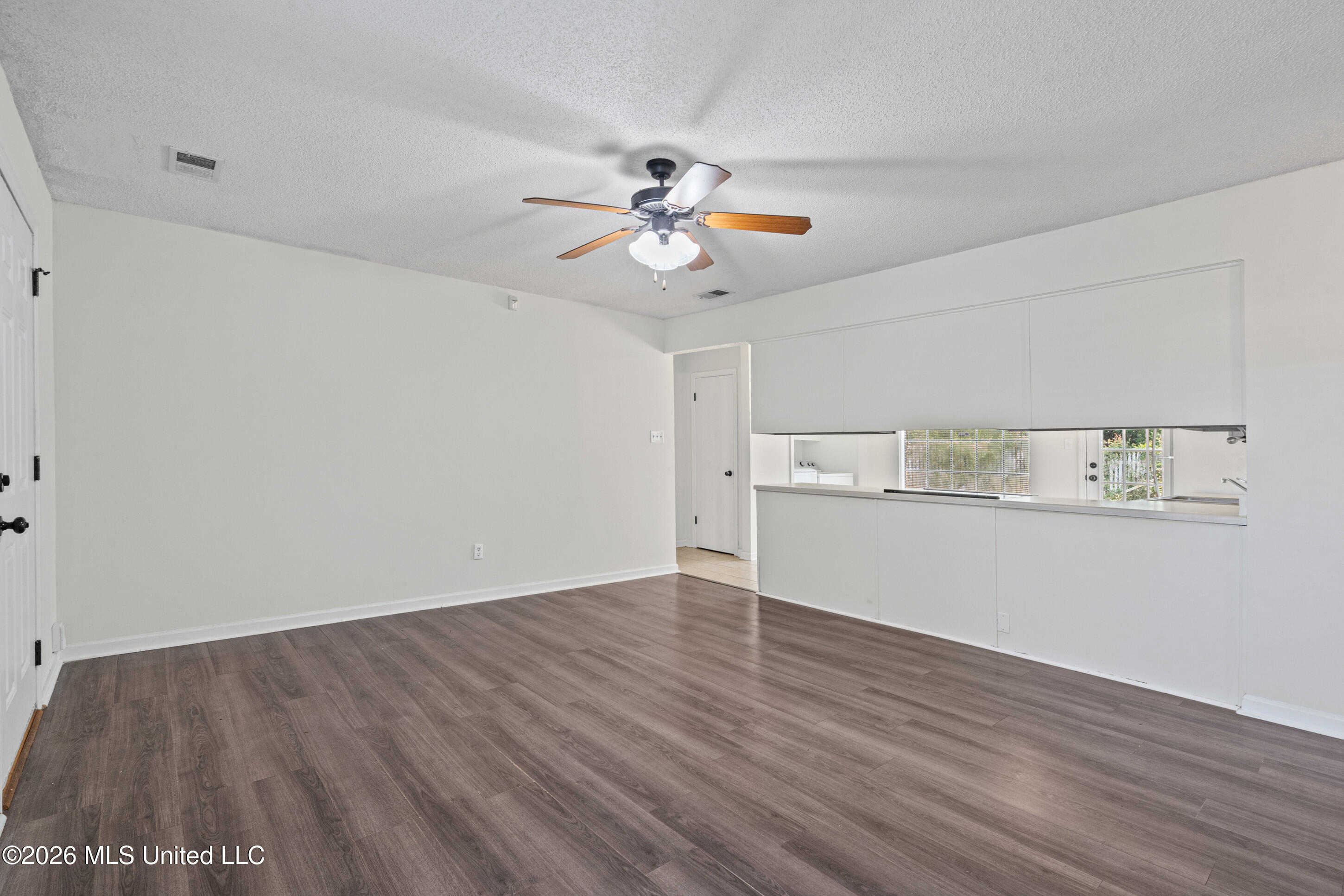 8206 Birch Cove Property Photo 6
