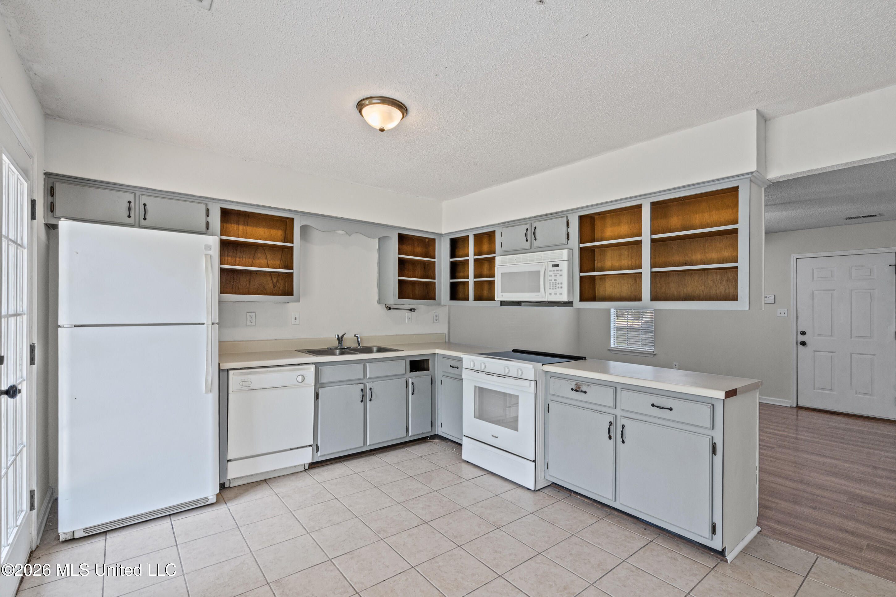 8206 Birch Cove Property Photo 7