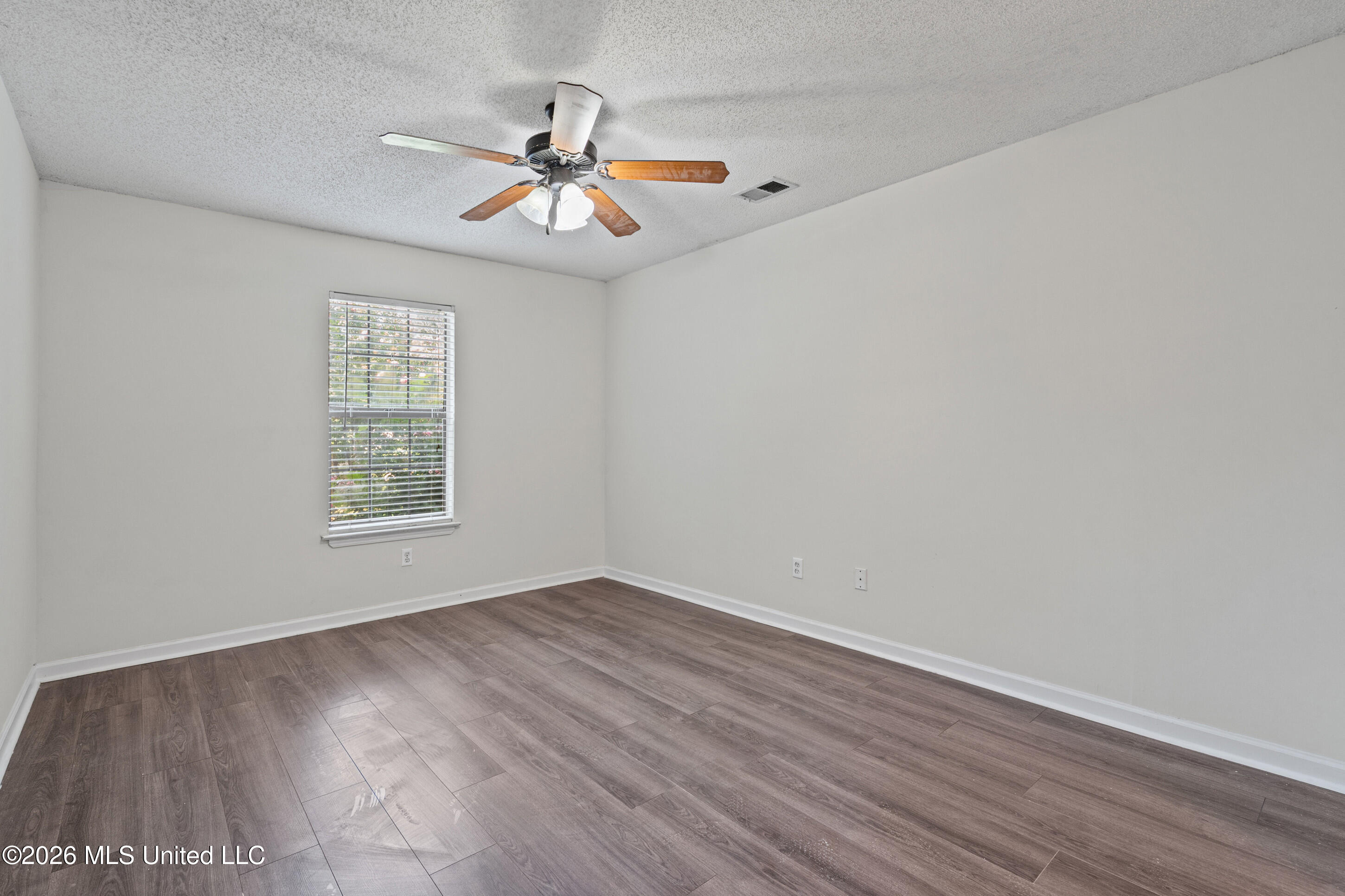 8206 Birch Cove Property Photo 10