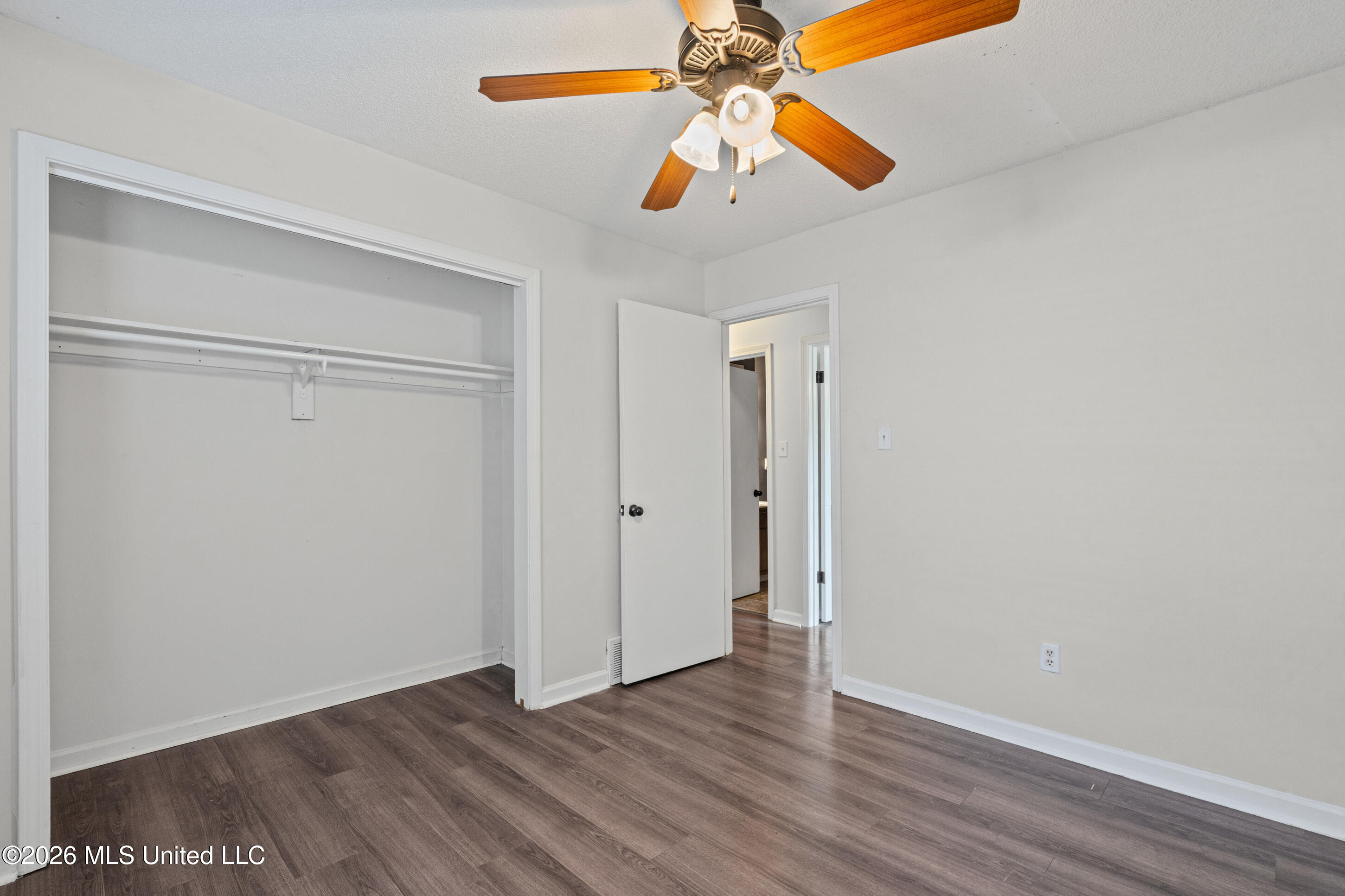 8206 Birch Cove Property Photo 15