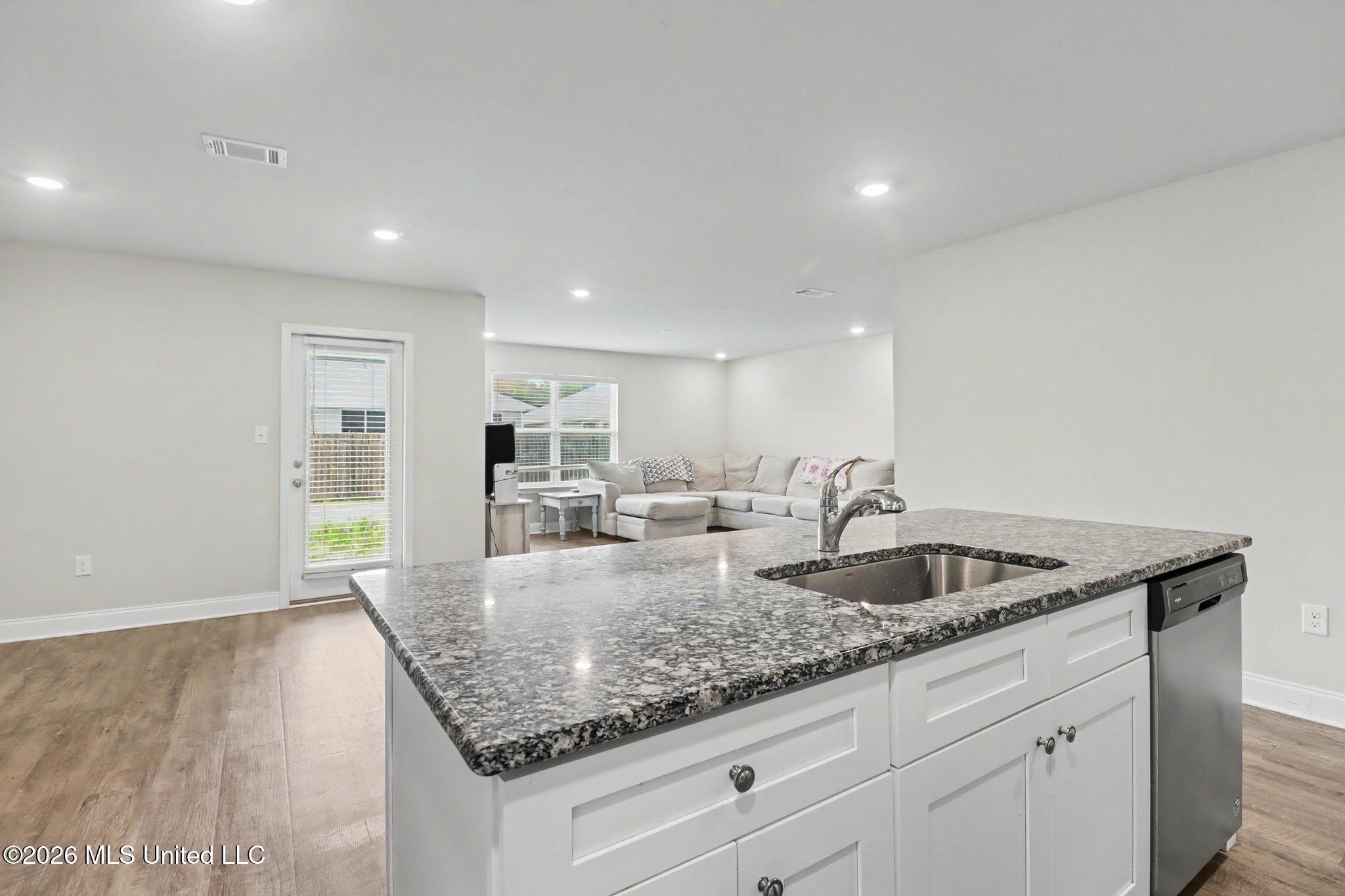10212 Willow Leaf Drive Property Photo 6