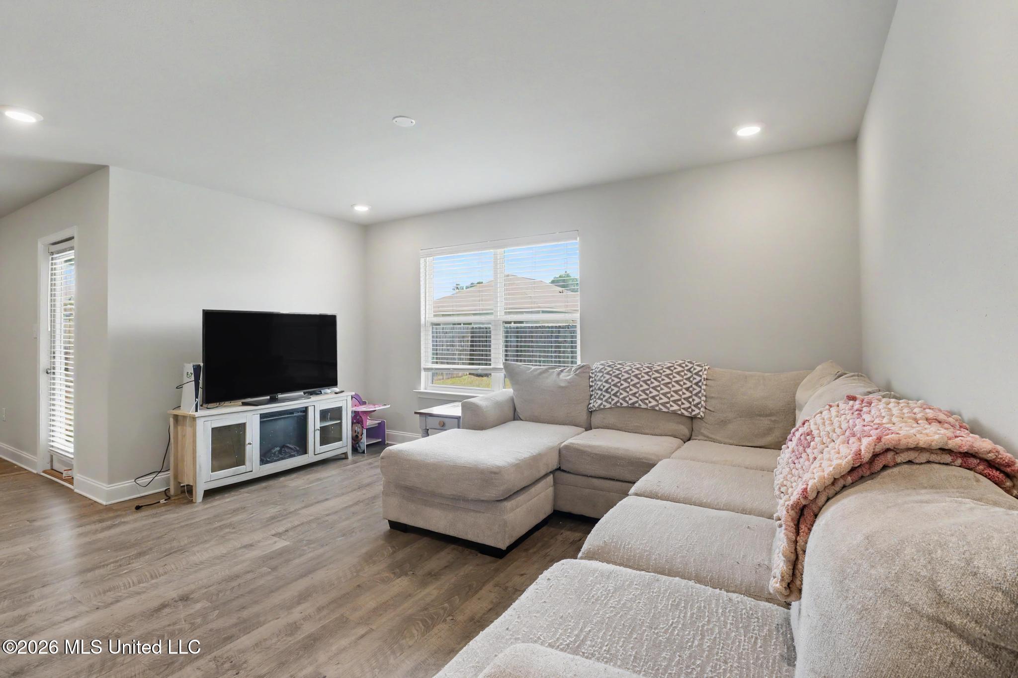 10212 Willow Leaf Drive Property Photo 8