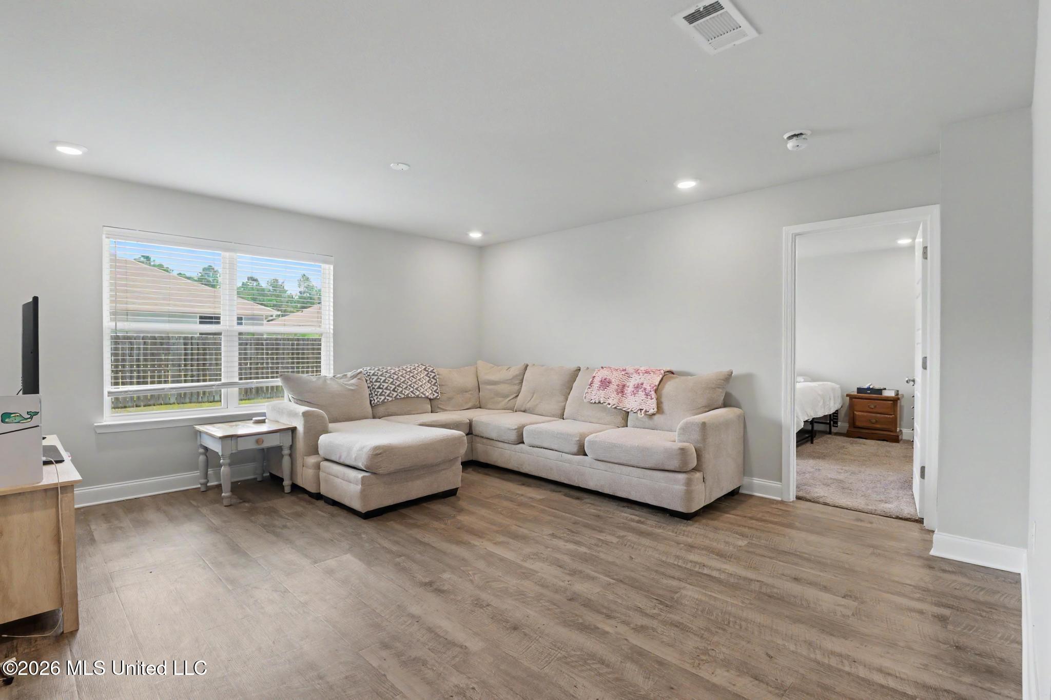 10212 Willow Leaf Drive Property Photo 9