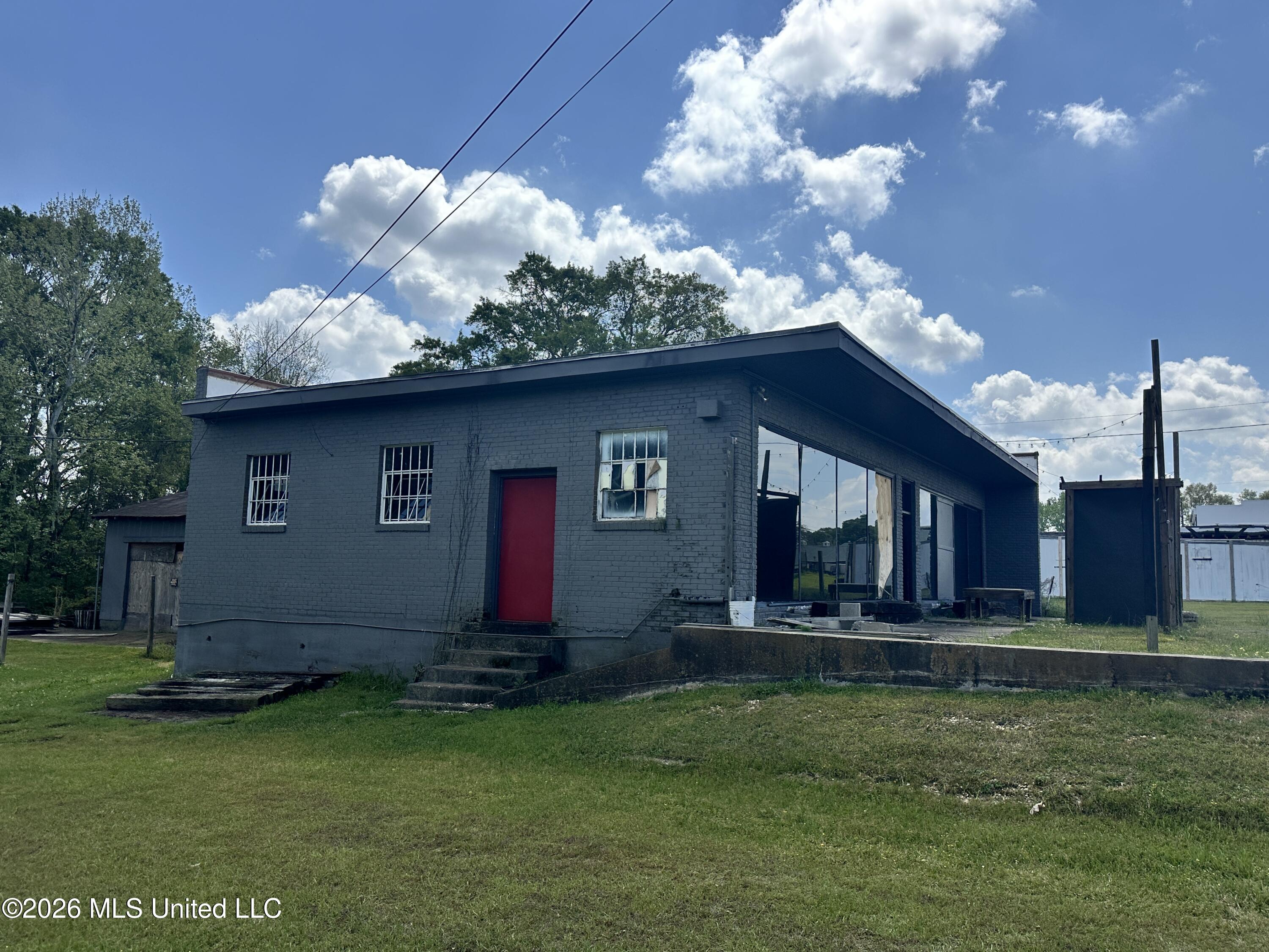 1101 S Broadway Street Property Photo 1