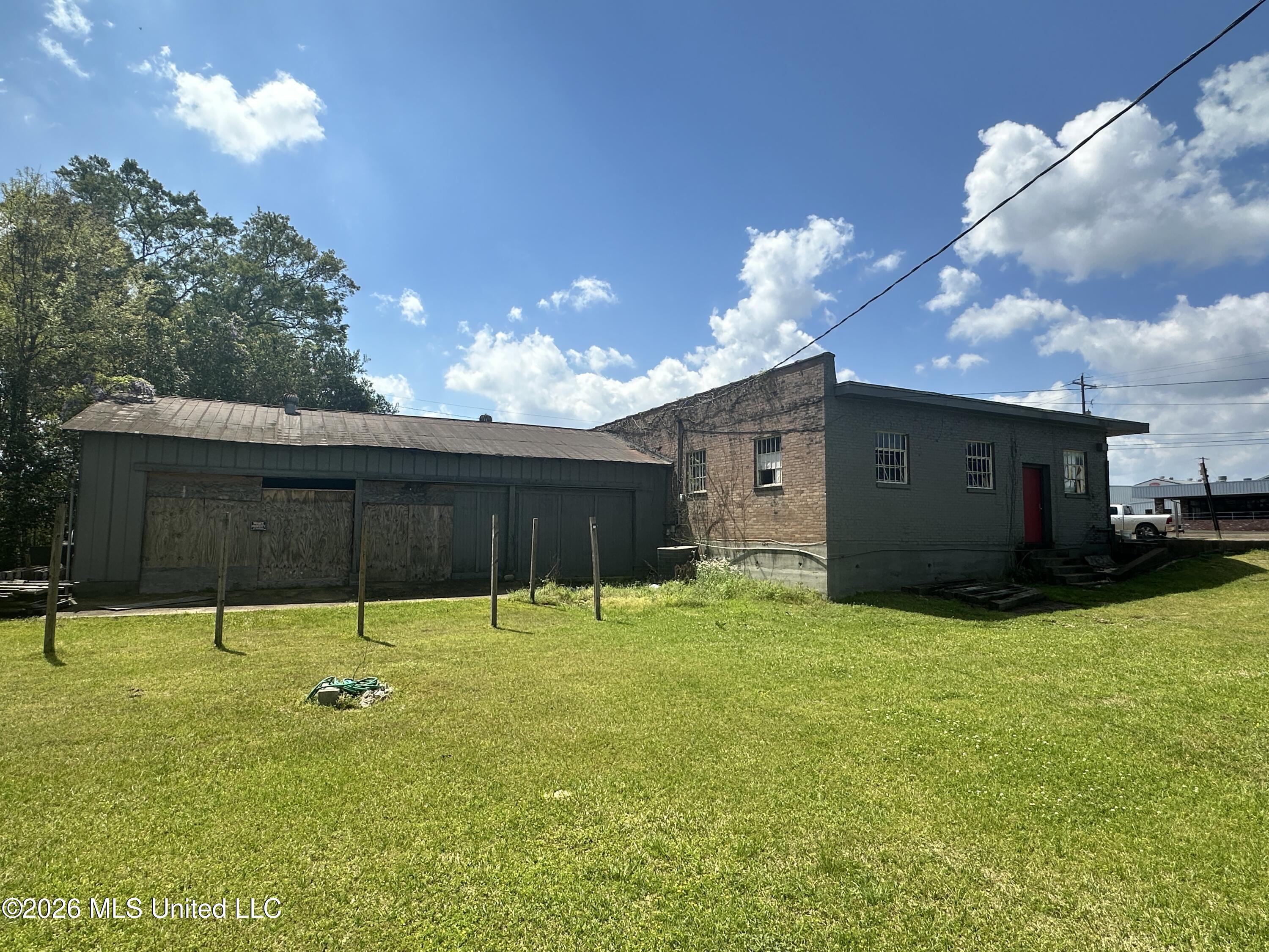 1101 S Broadway Street Property Photo 10