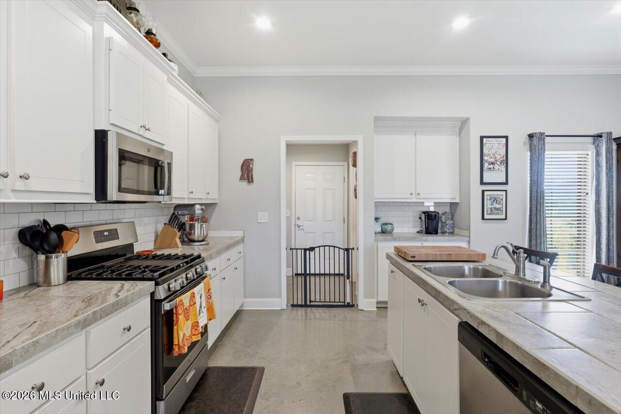 1204 Addison Lane Property Photo 12