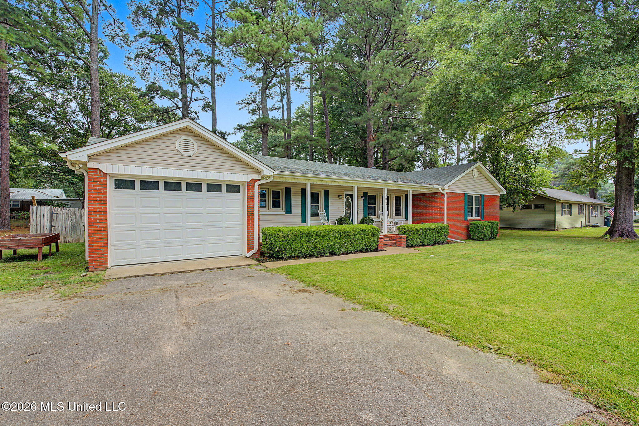 101 Beech Court Property Photo 6