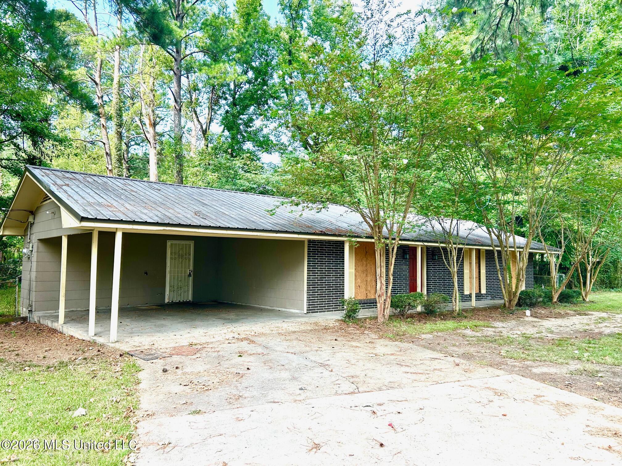 3065 Suncrest Drive Property Photo 2