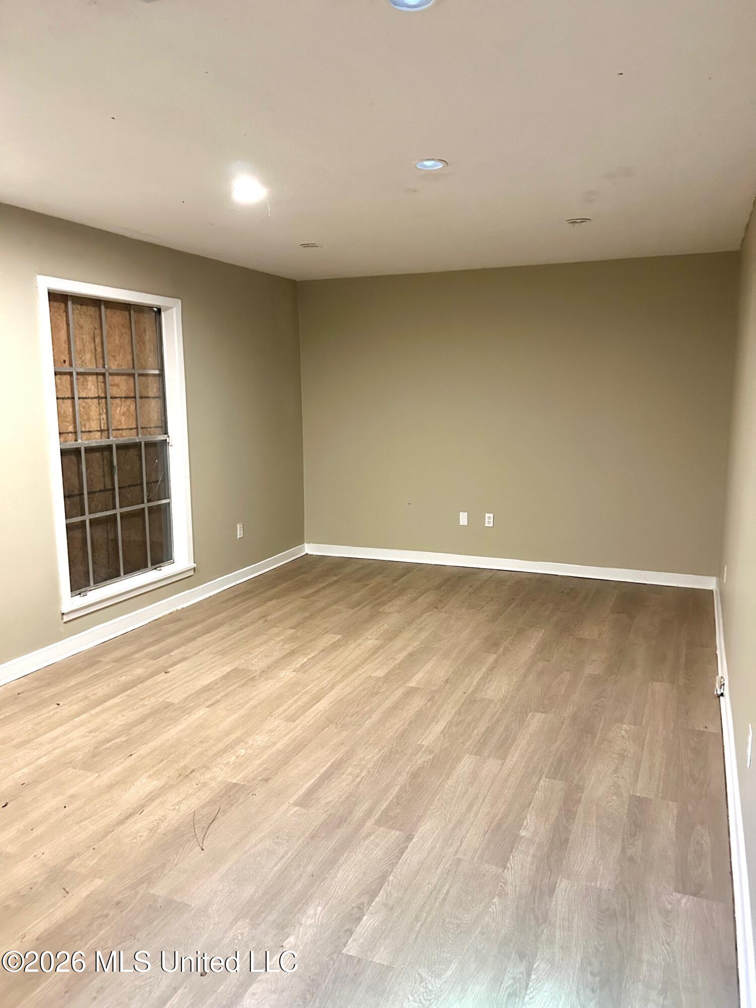 3065 Suncrest Drive Property Photo 4