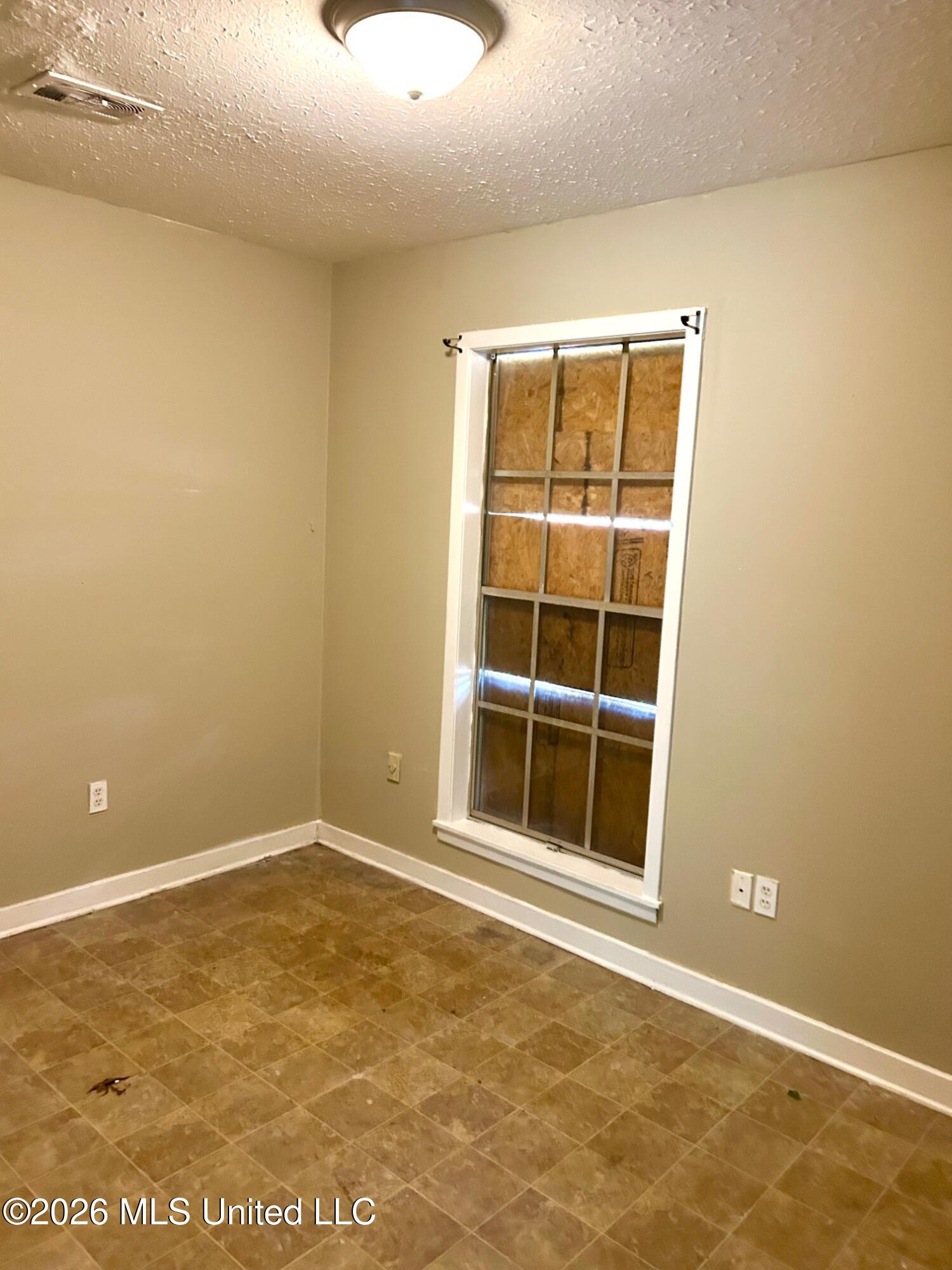 3065 Suncrest Drive Property Photo 6