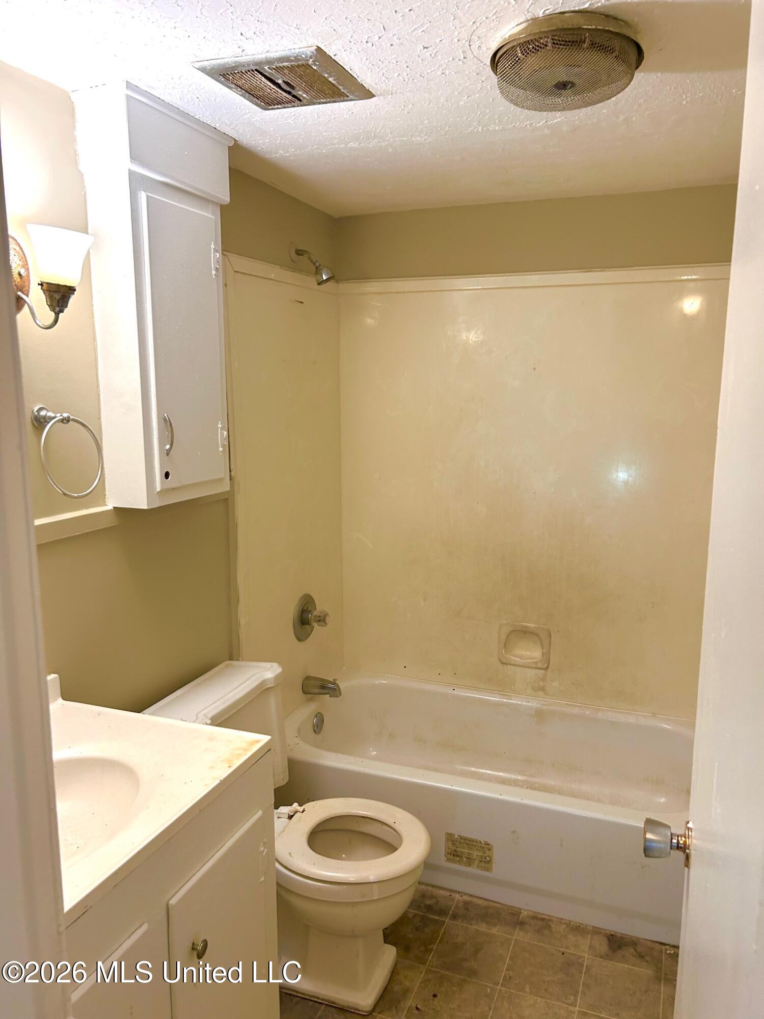 3065 Suncrest Drive Property Photo 7