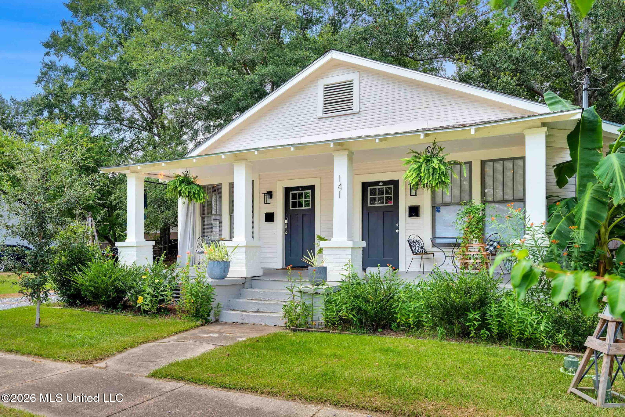 141 W 5th Street Property Photo 4