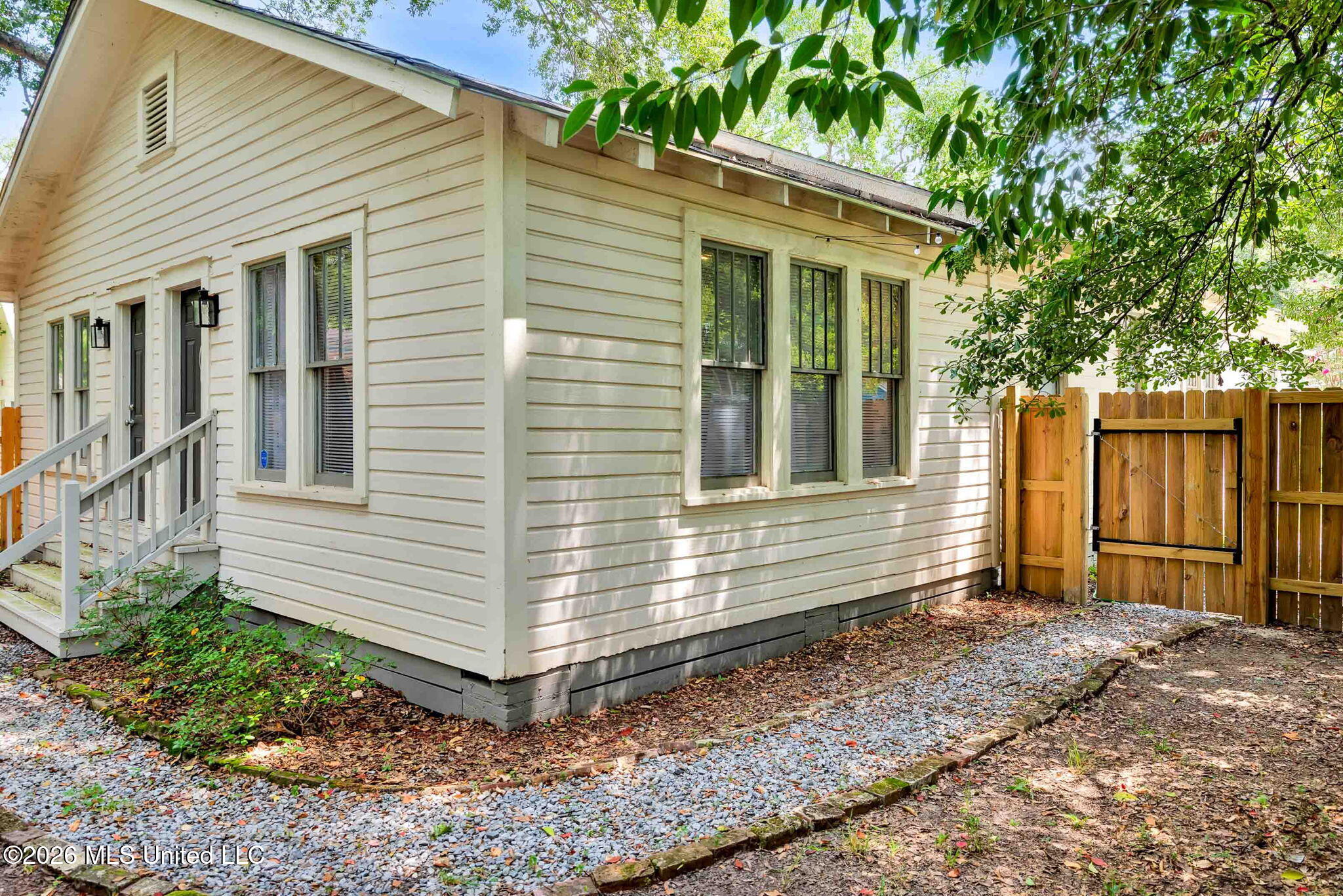 141 W 5th Street Property Photo 5