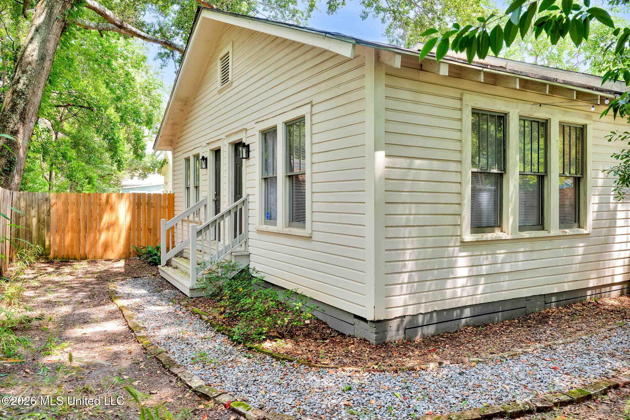 141 W 5th Street Property Photo 6