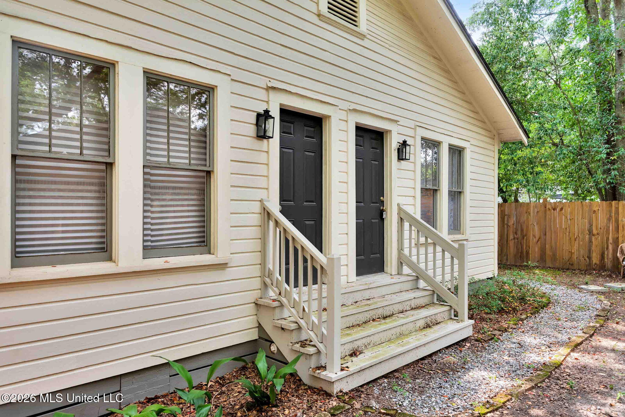 141 W 5th Street Property Photo 7