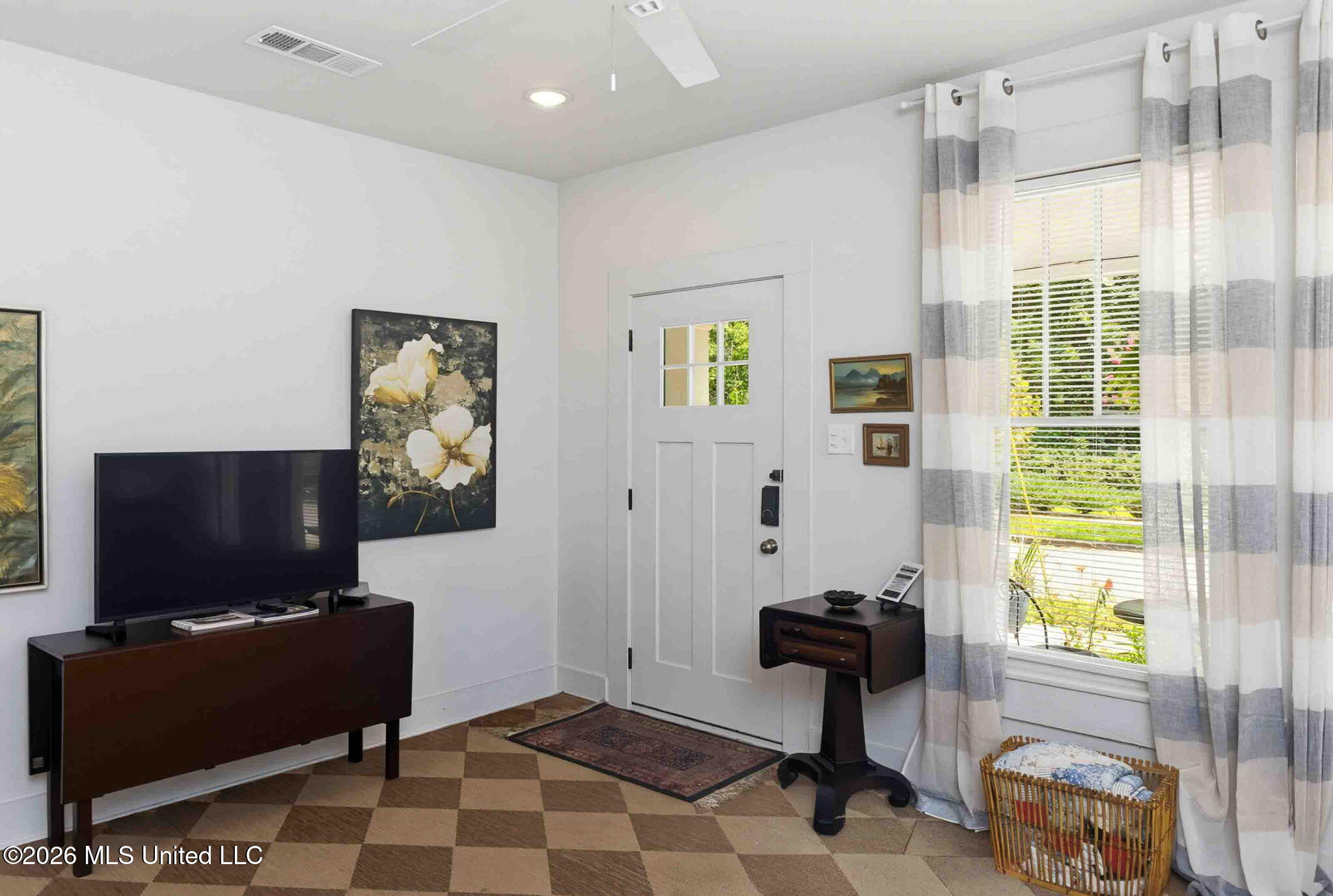 141 W 5th Street Property Photo 10