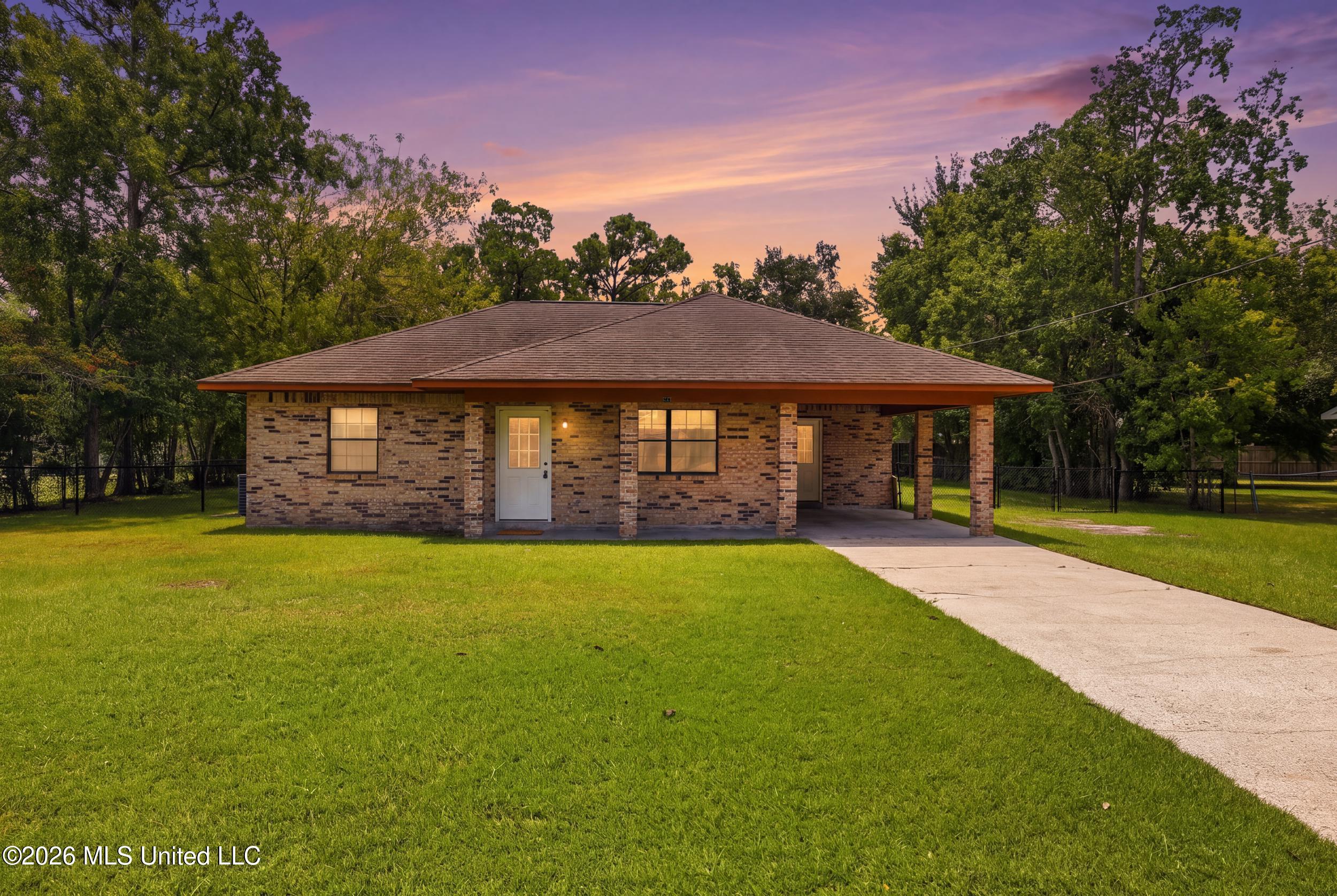 815 Amar Street Property Photo 1