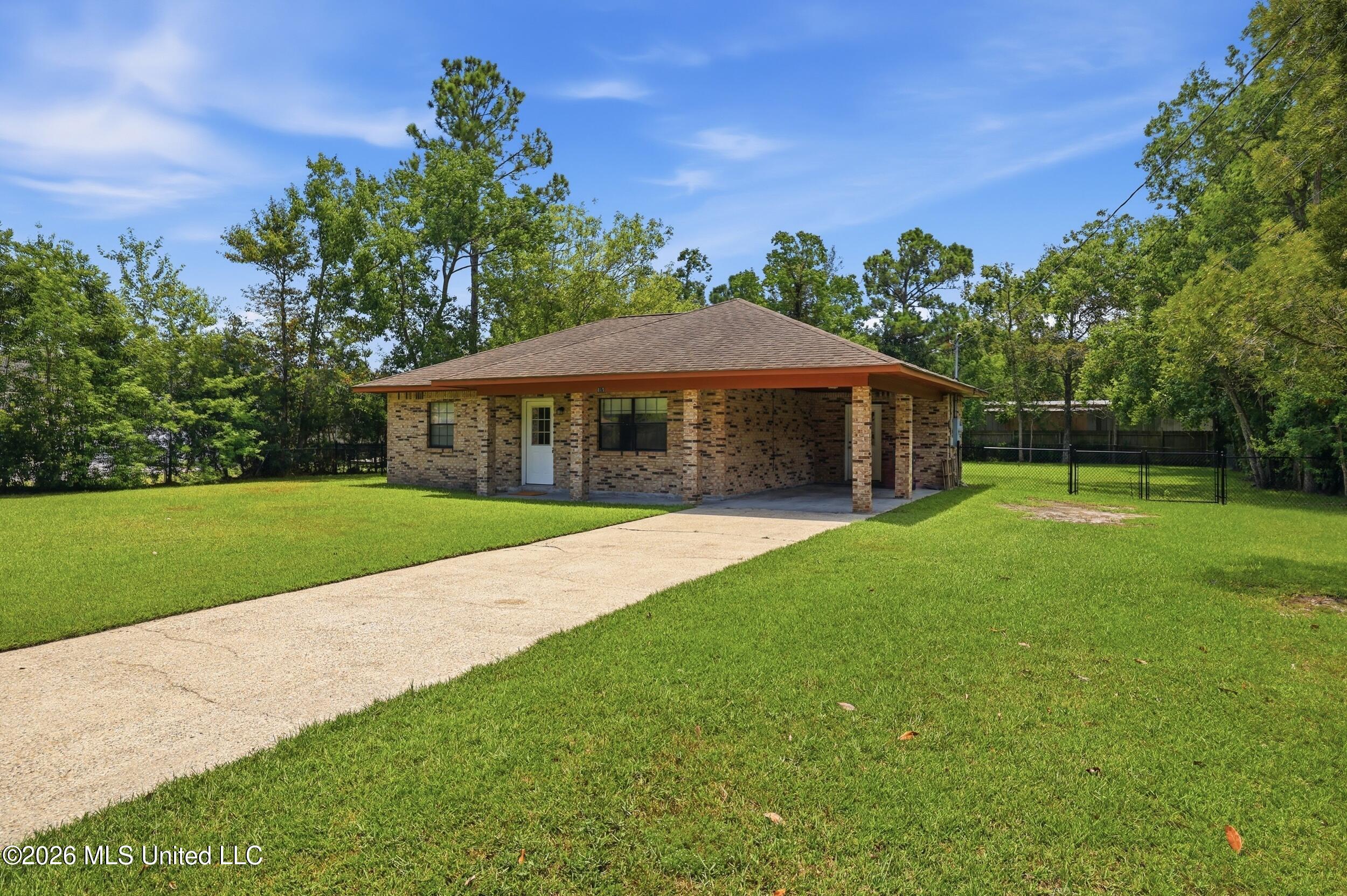 815 Amar Street Property Photo 2