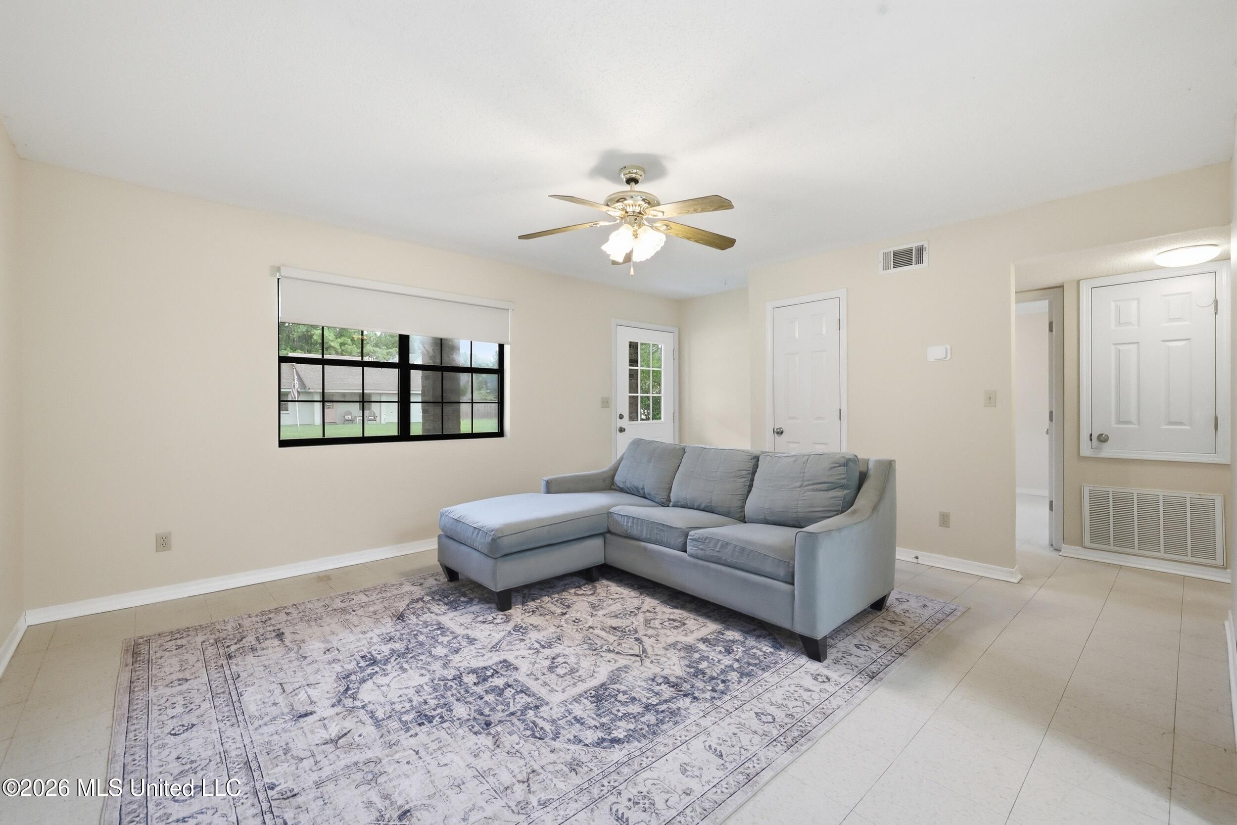 815 Amar Street Property Photo 3