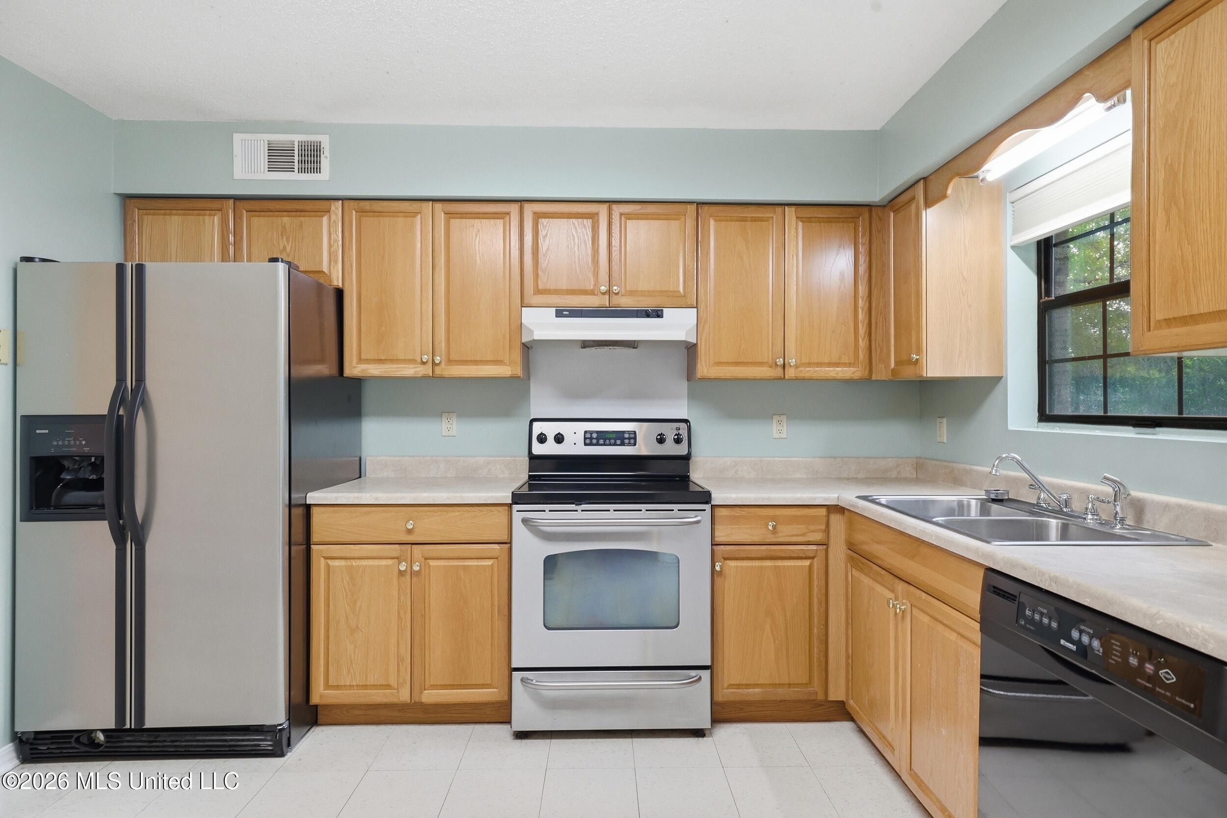 815 Amar Street Property Photo 5