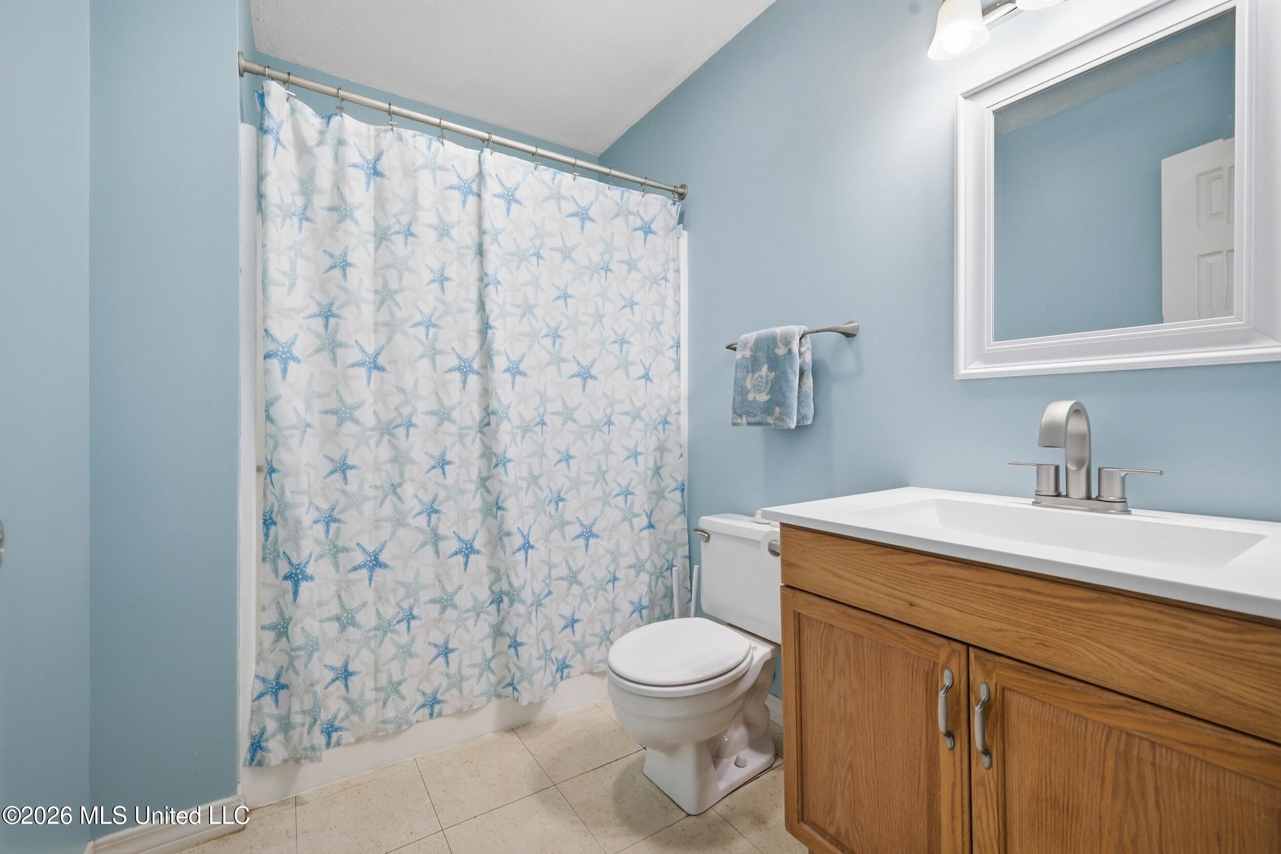 815 Amar Street Property Photo 8