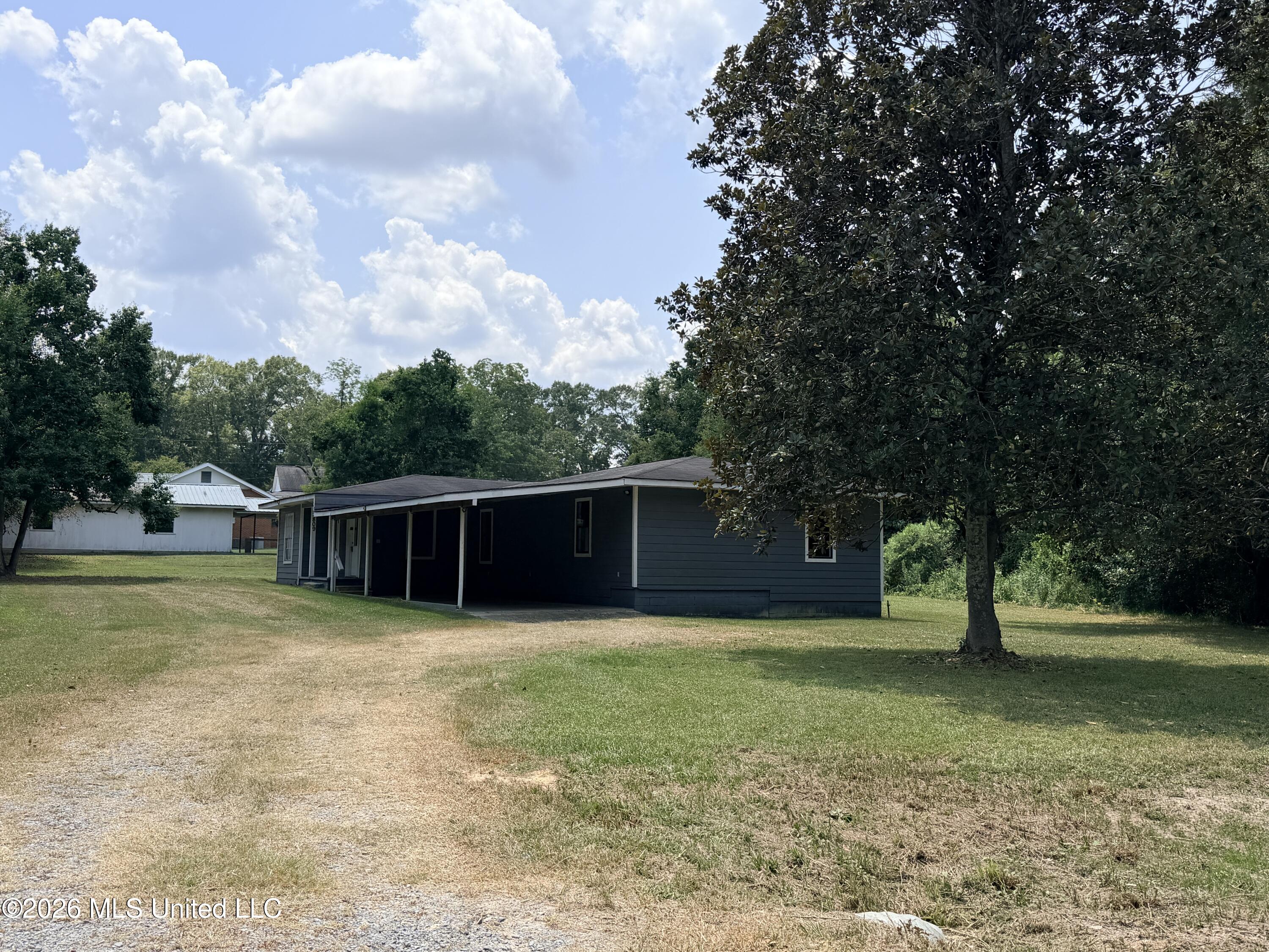 809 W Camp Avenue Property Photo 2