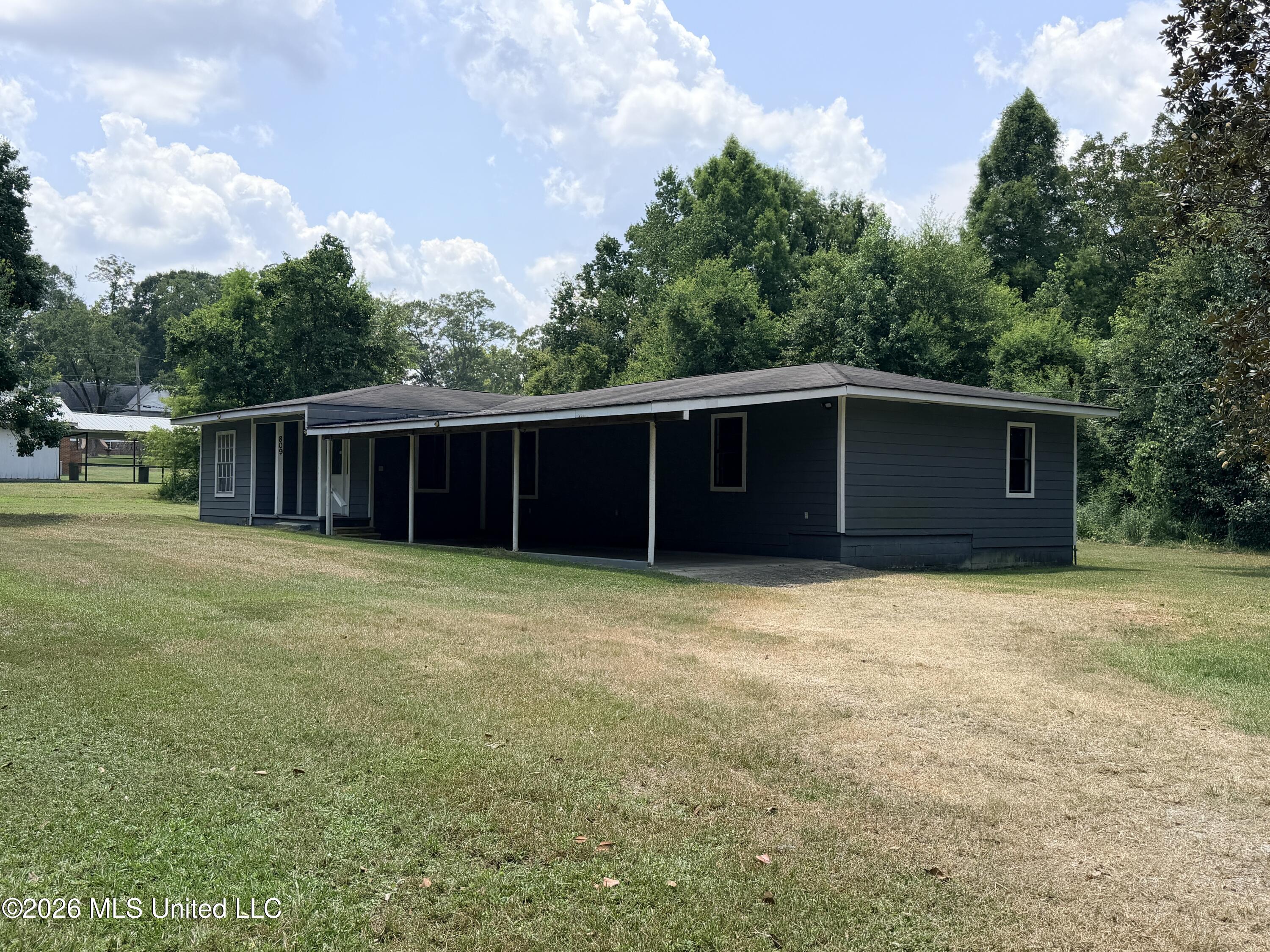 809 W Camp Avenue Property Photo 3
