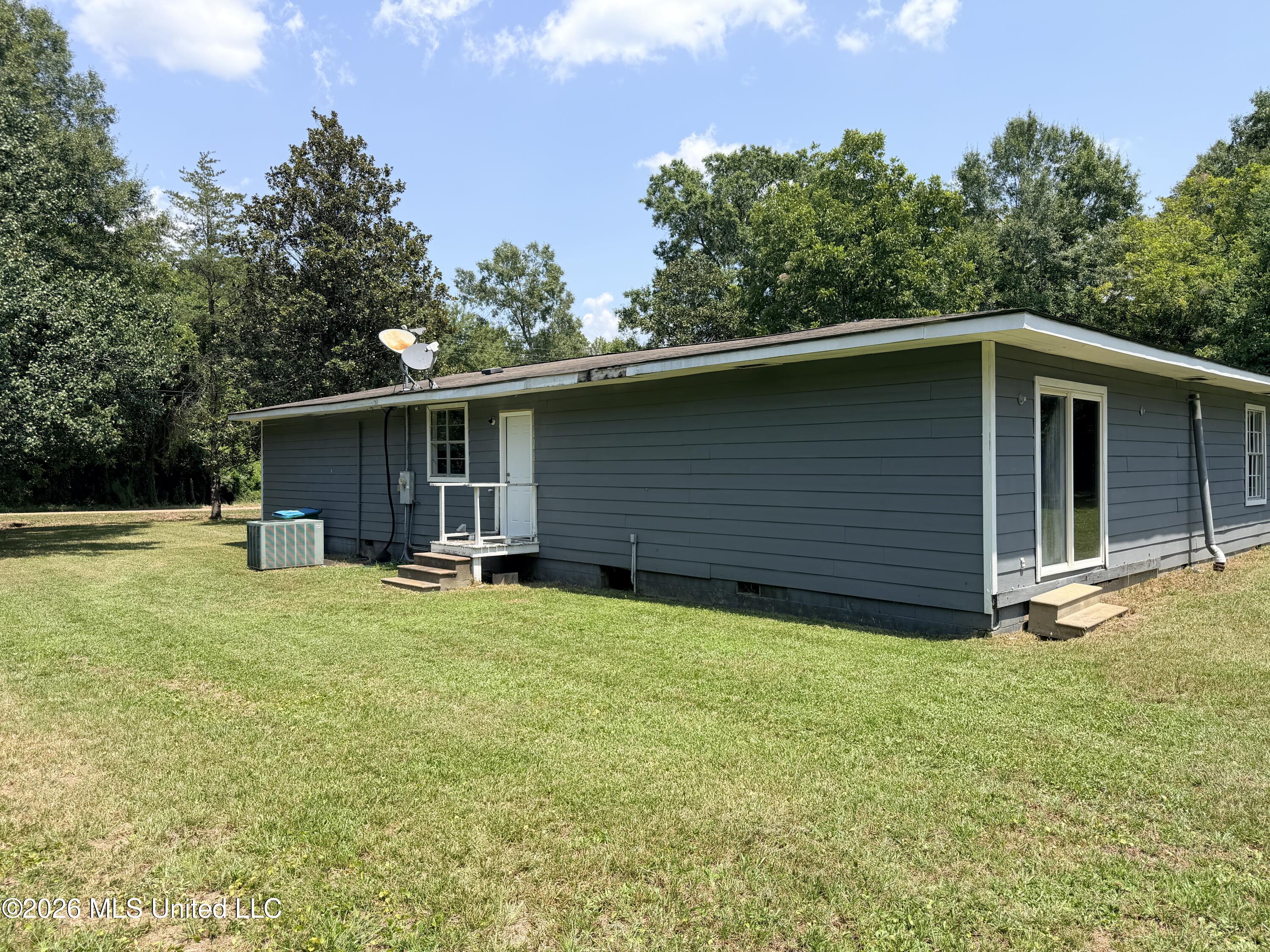 809 W Camp Avenue Property Photo 8