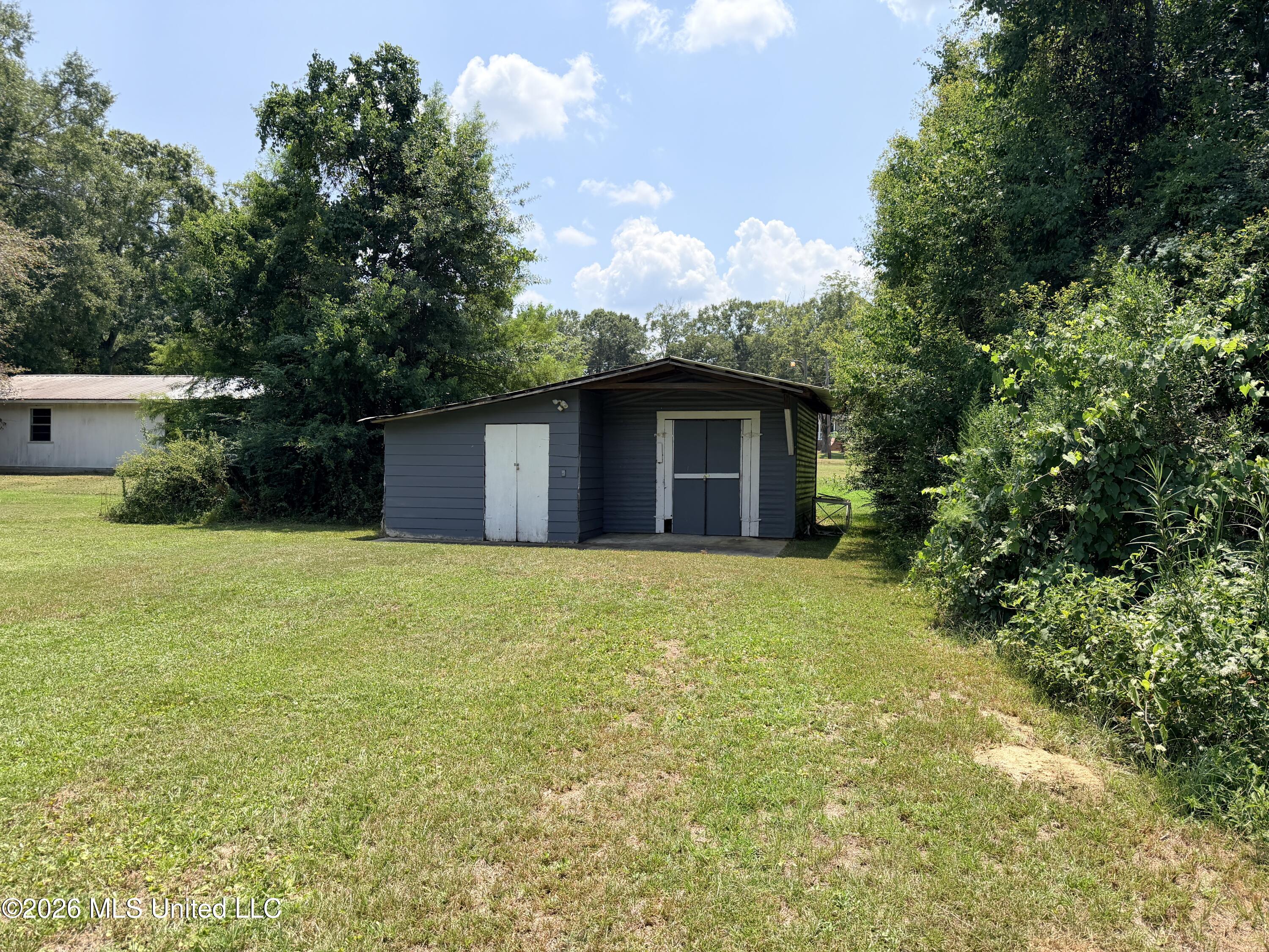 809 W Camp Avenue Property Photo 9