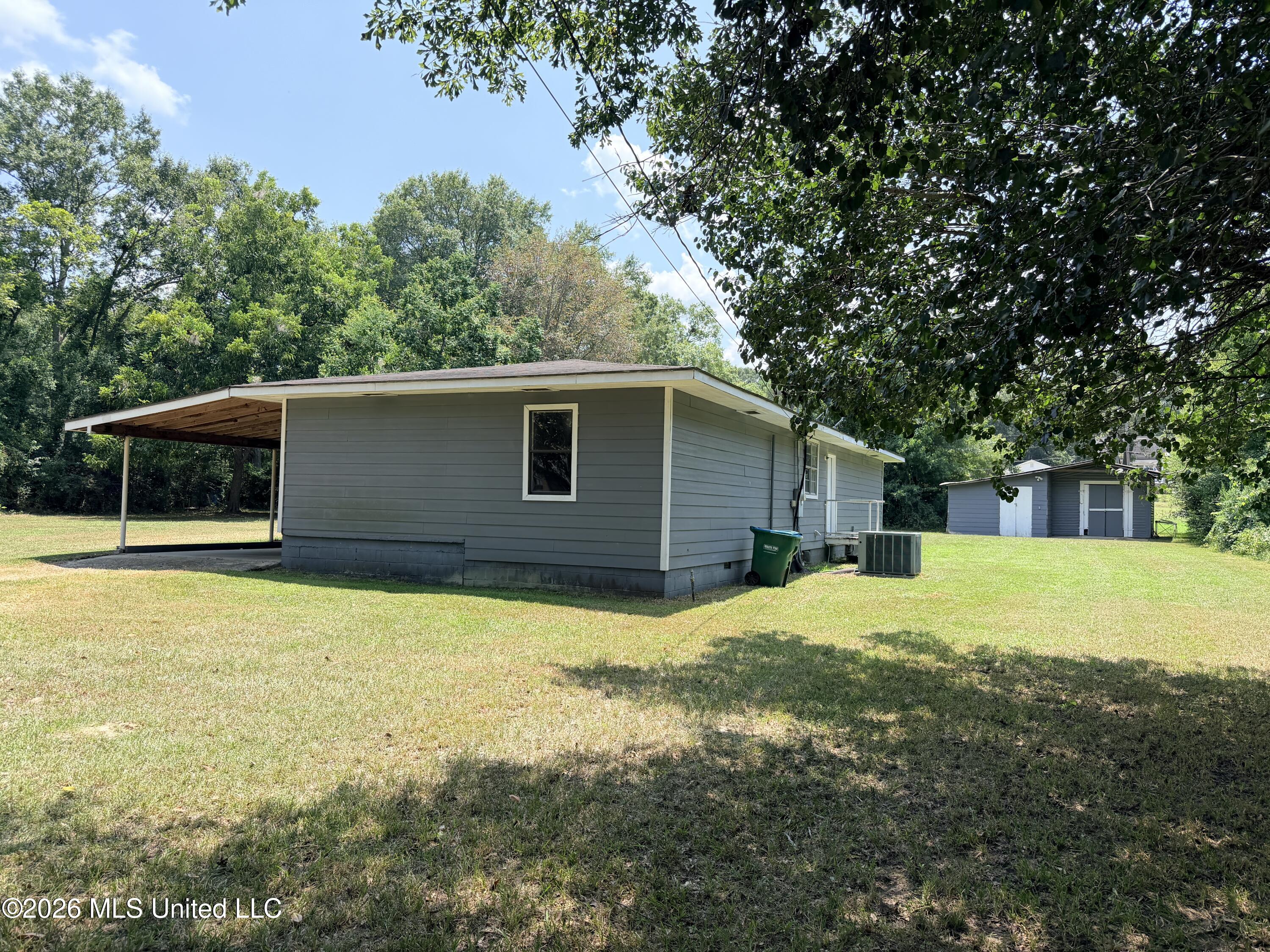 809 W Camp Avenue Property Photo 10