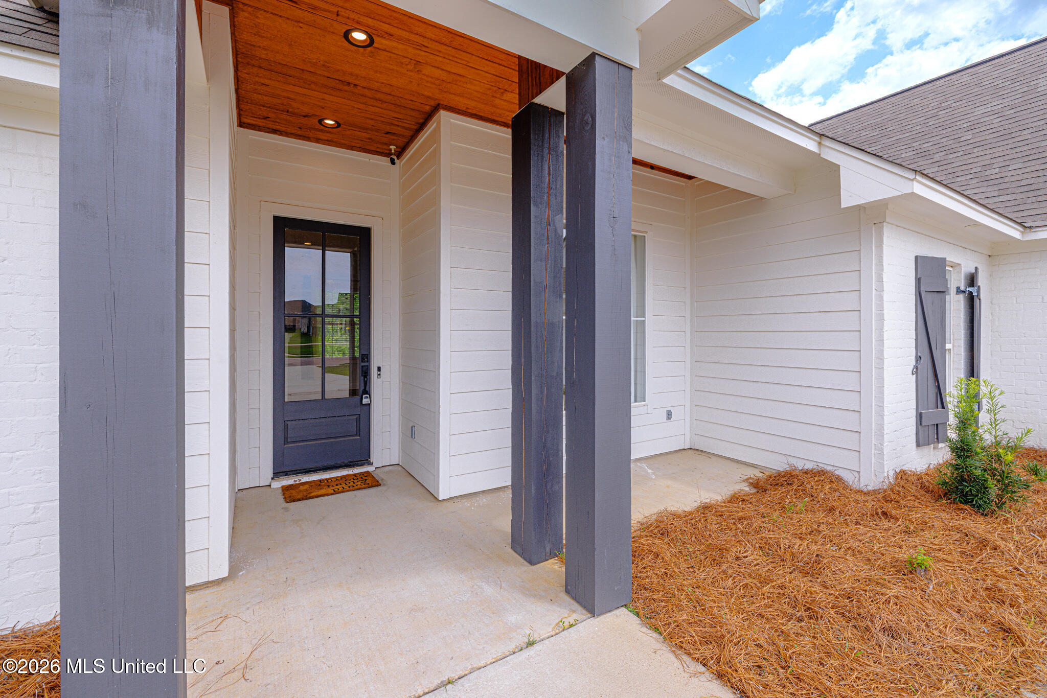 510 Crestmoor Drive Property Photo 3
