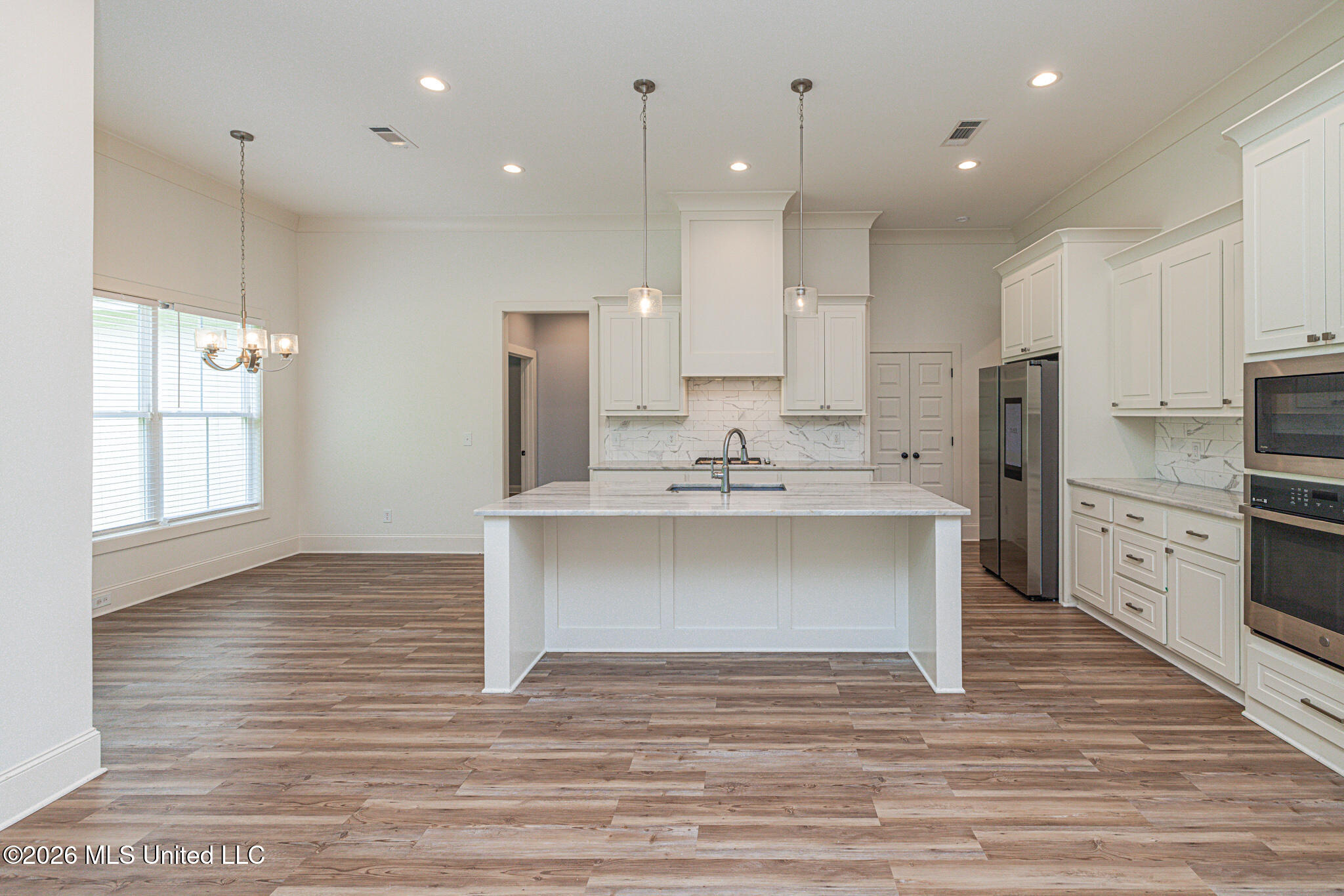 510 Crestmoor Drive Property Photo 9