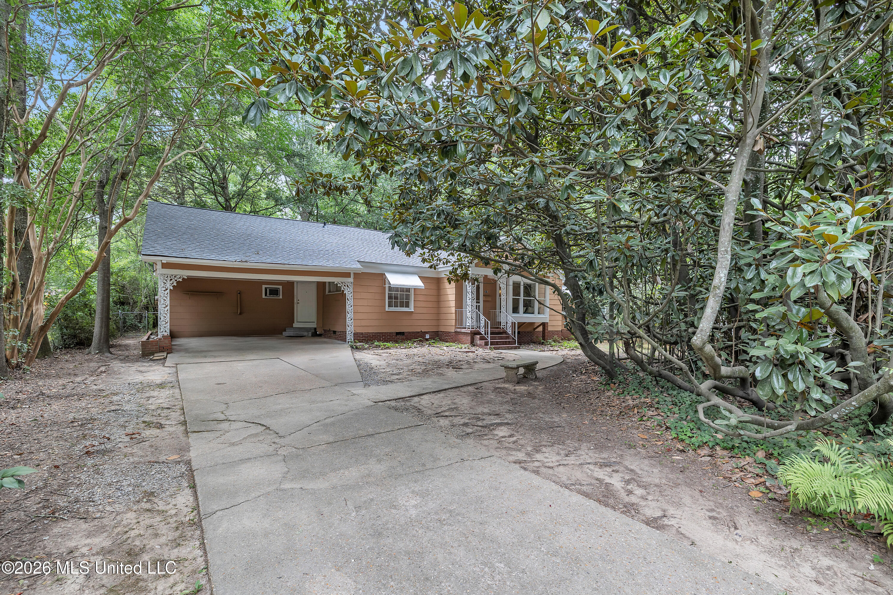314 Colonial Circle Property Photo 3