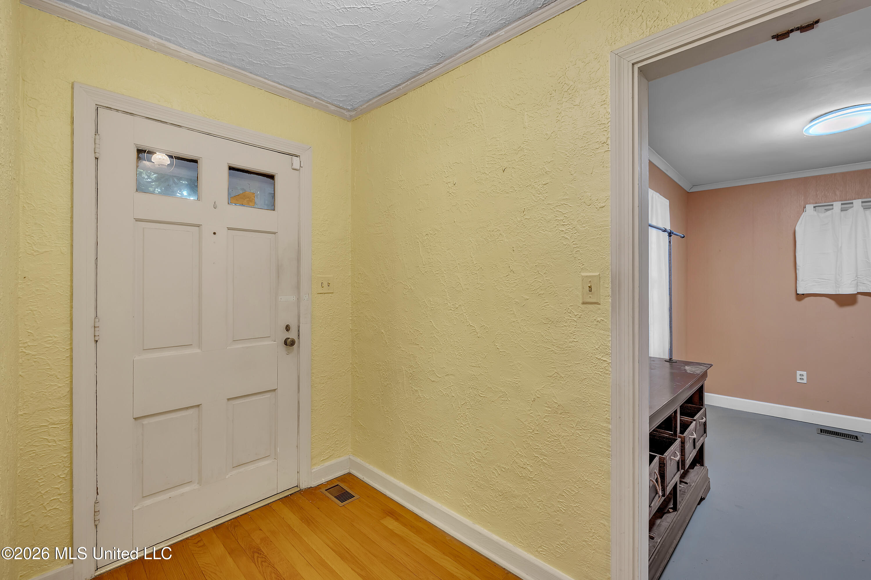 314 Colonial Circle Property Photo 6