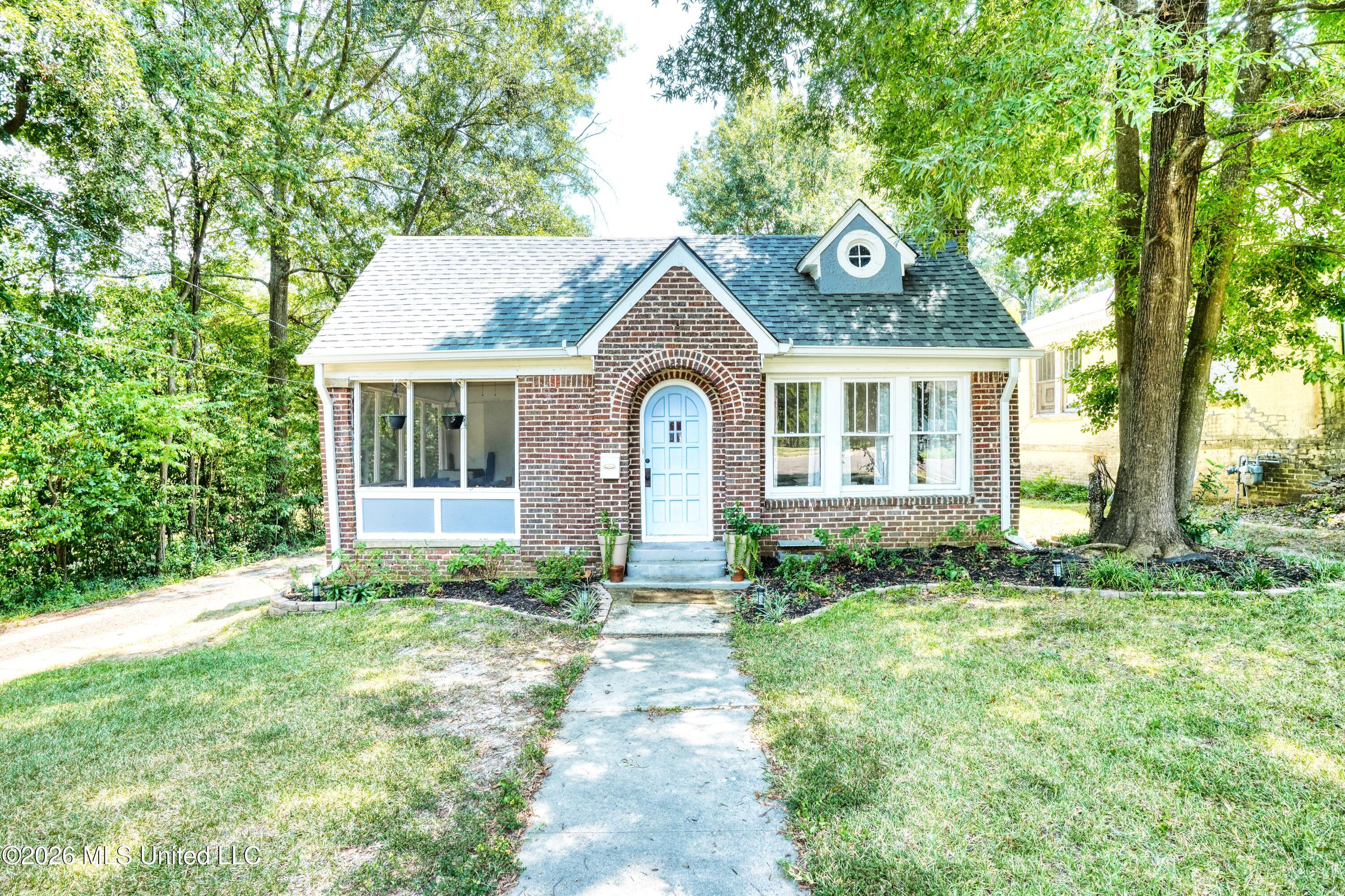 431 Decelle Street Property Photo 1