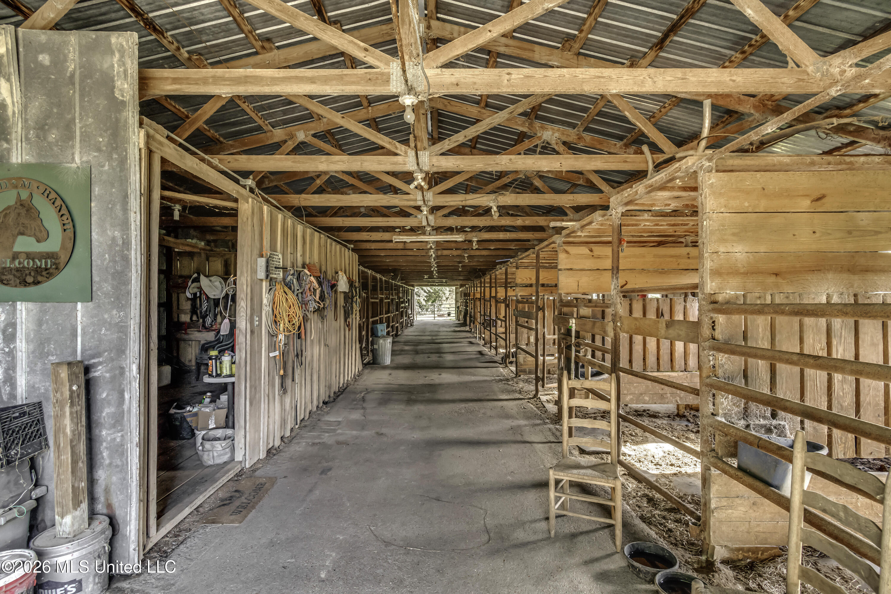 253 W Petros Road Property Photo 2